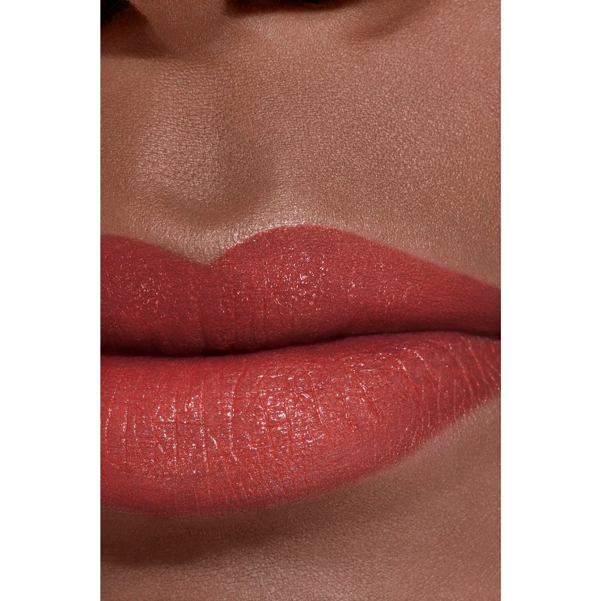 ROUGE ALLURE L'EXTRAIT - IL ROSSETTO AD ALTA INTENSITÀ - ESTRATTO DI LUCE E TRATTAMENTO - RICARICABILE
