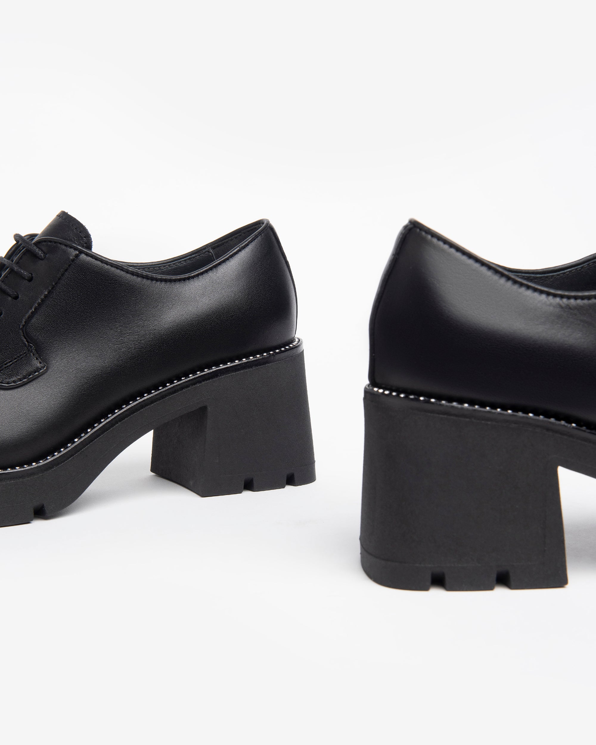  Damen-Schnürschuhe aus Leder