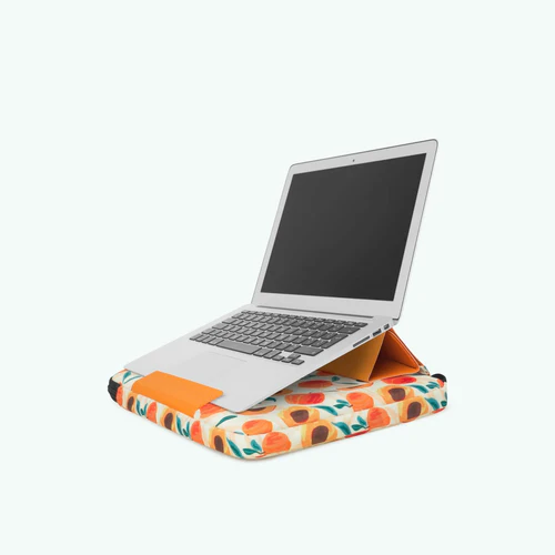 Cabaia Oranje laptophoes voor 13/14 inch laptops in het centrum van Vancouver