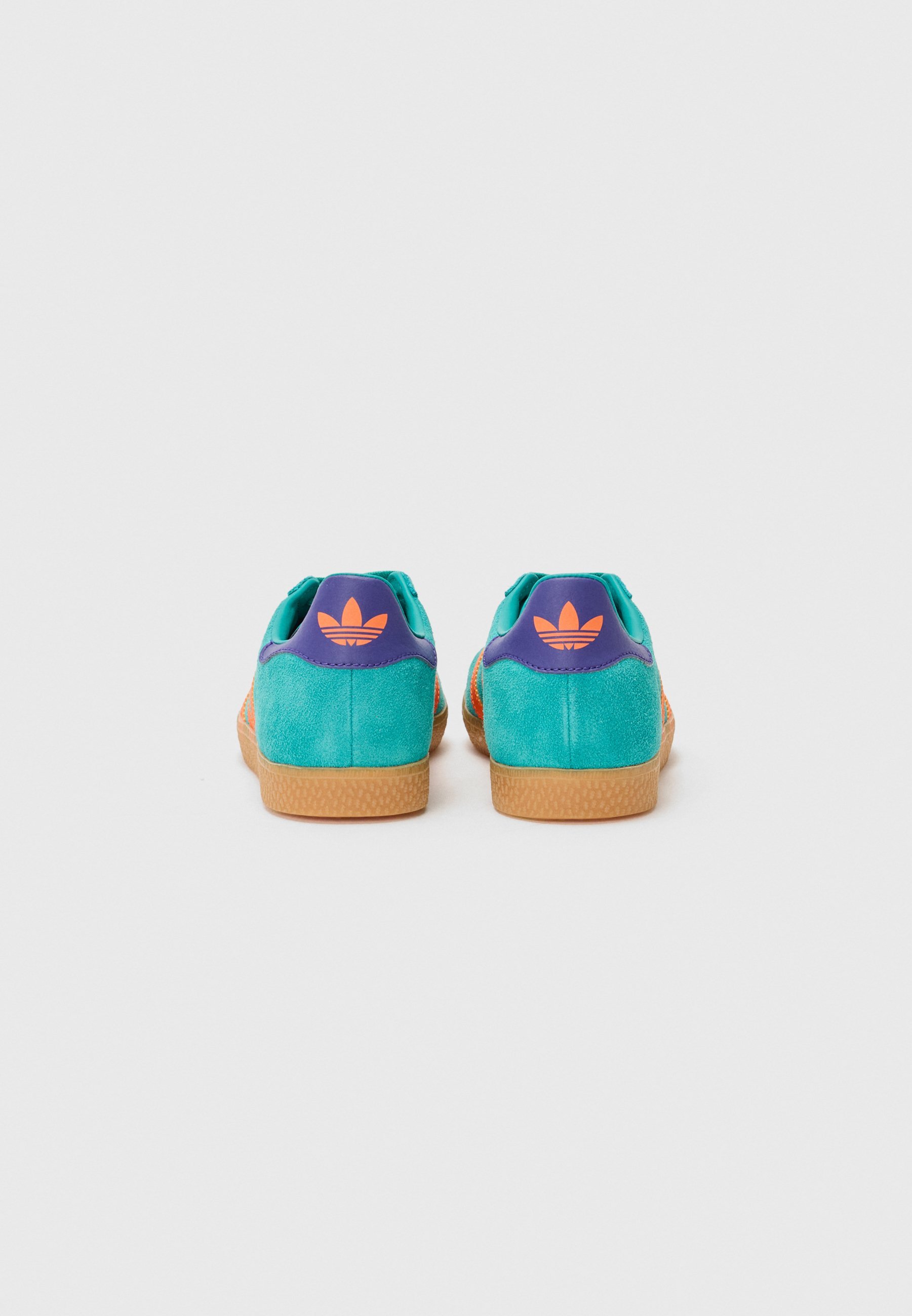 adidas Originals GAZELLE UNISEX - Joggesko - pure teal/impact orange/collegiate purple