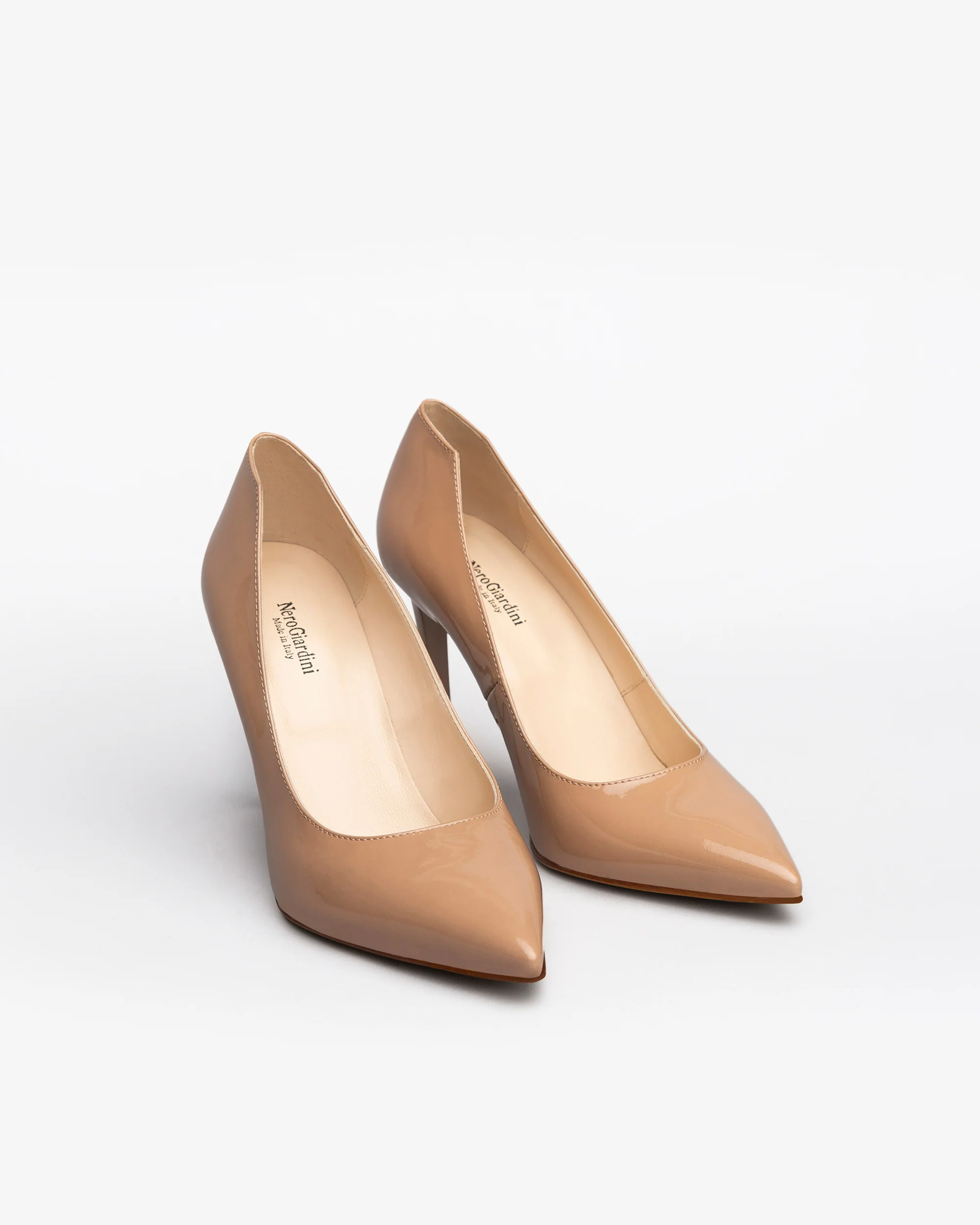 Damen-Pumps aus Lackleder