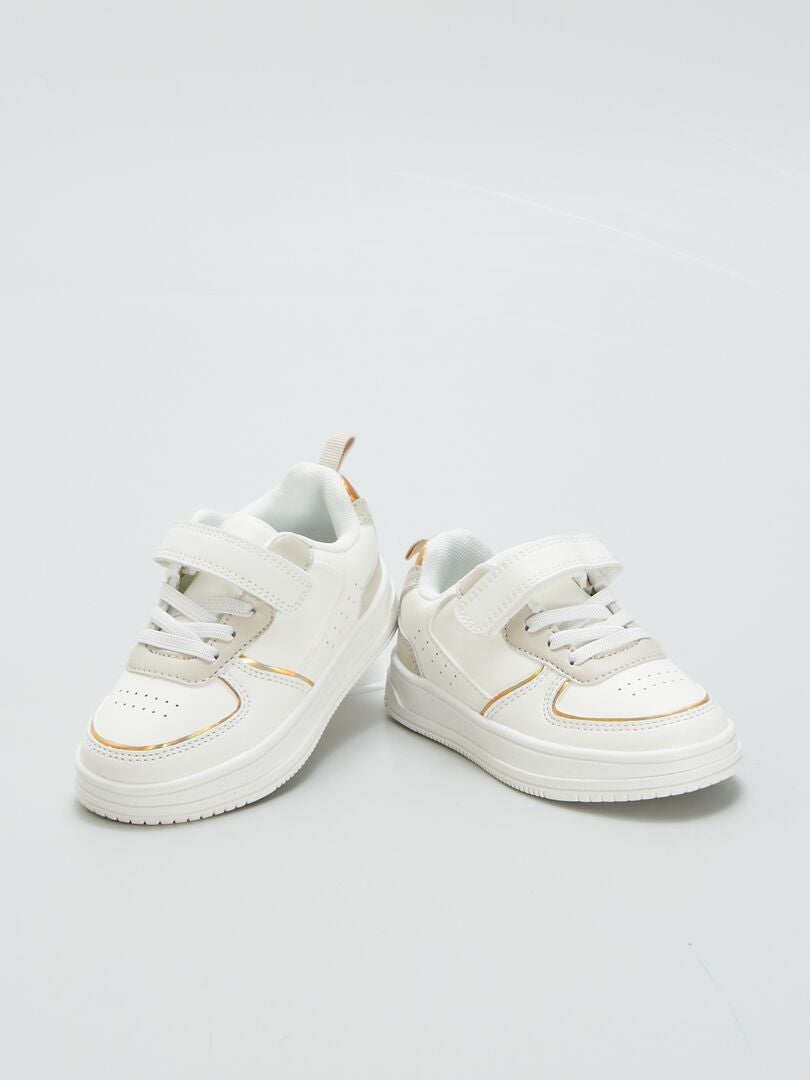 Zapatillas bajas con cierre de velcro - BLANCAS