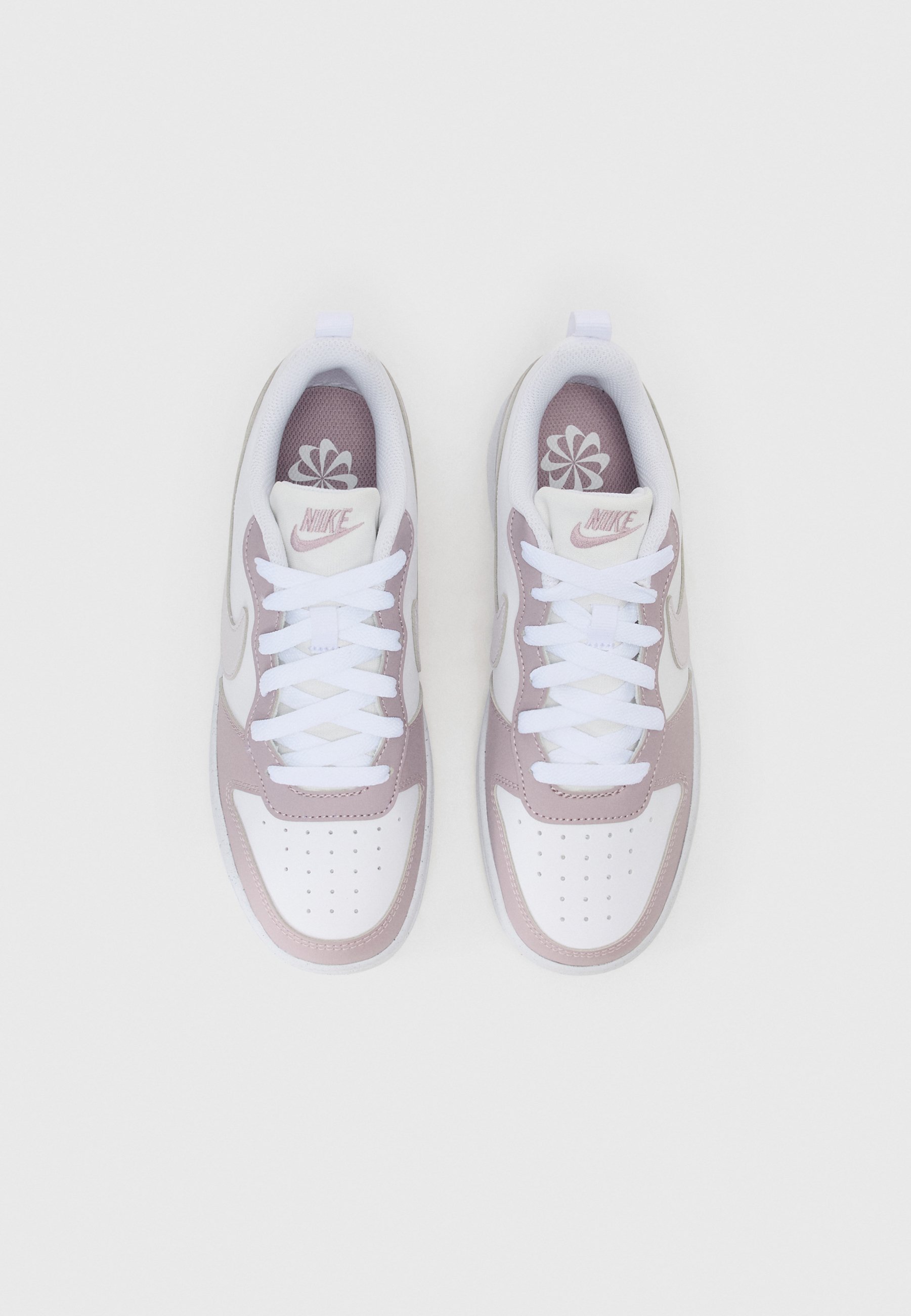 Nike Sportswear COURT BOROUGH LOW UNISEX - Scarpe da ginnastica - prugna veneziana/bianco nebbia