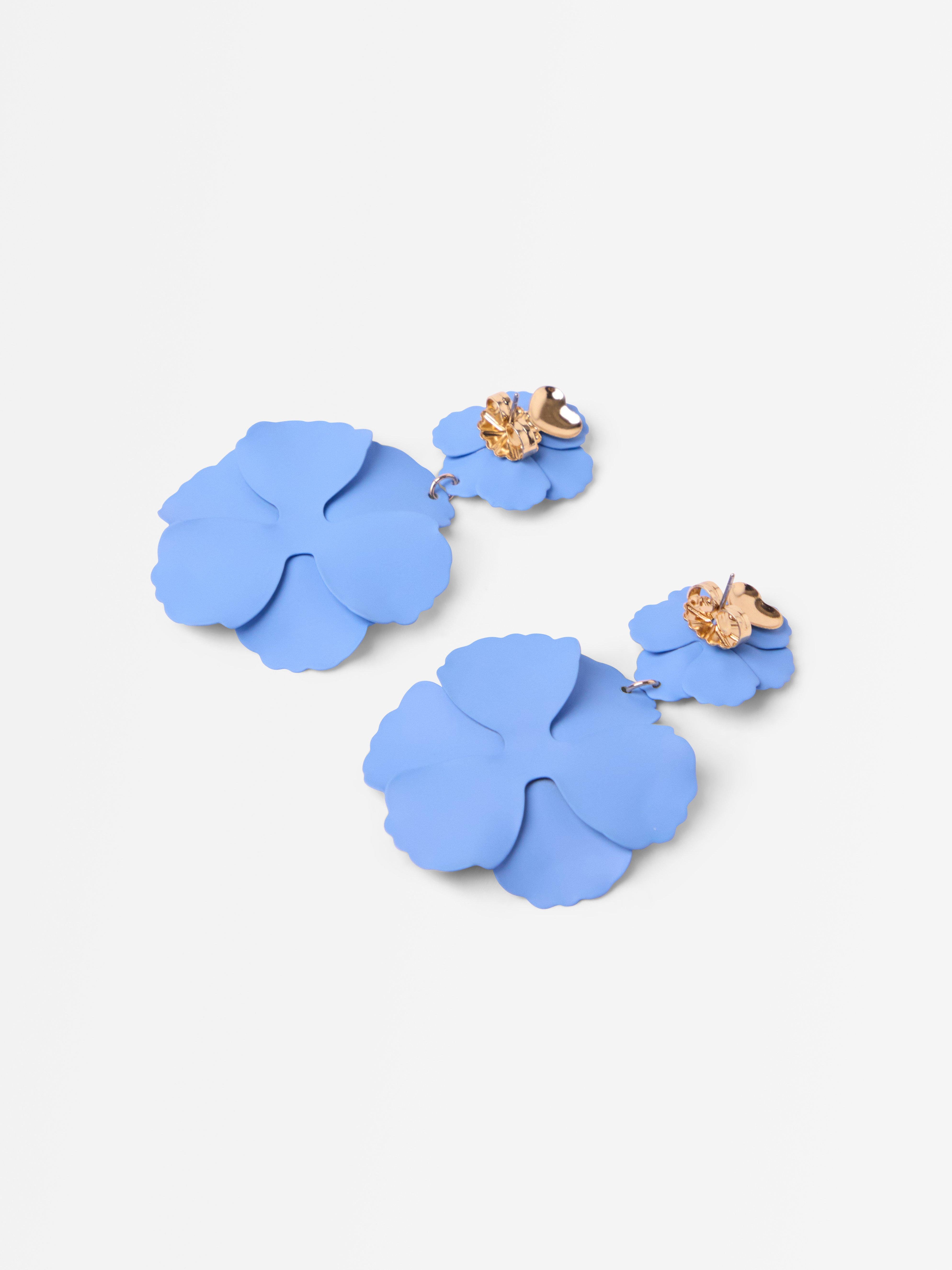 Brincos com flores azul-claro