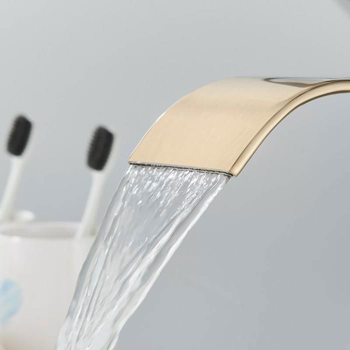 Rubinetto da bagno a cascata dorato, miscelatore per lavabo in ottone con acqua calda e fredda disponibile, risparmio idrico