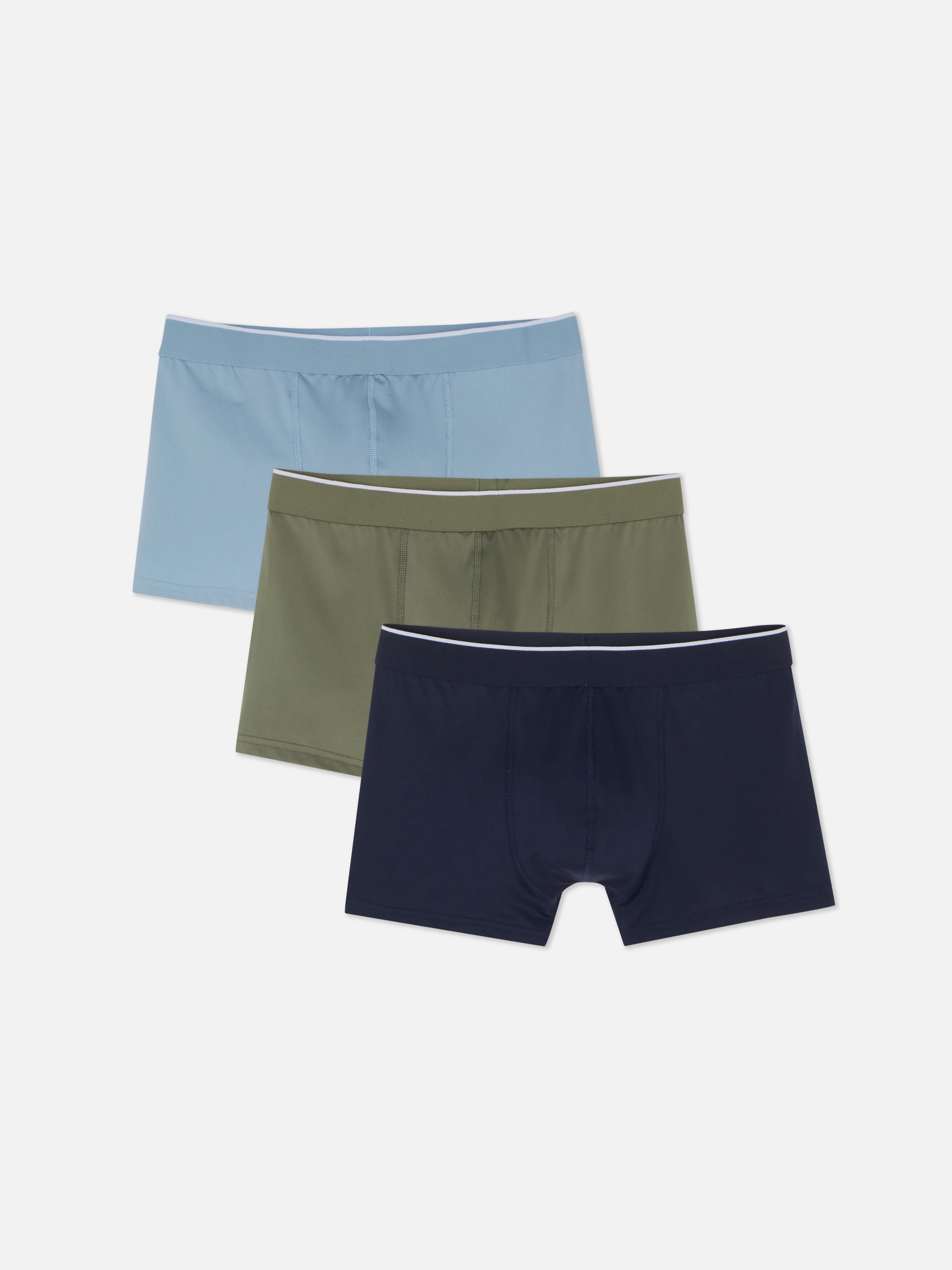 Boksershorts i forskjellige farger, sett med 3. En multipakke med tre boksershorts i forskjellige fargevalg.