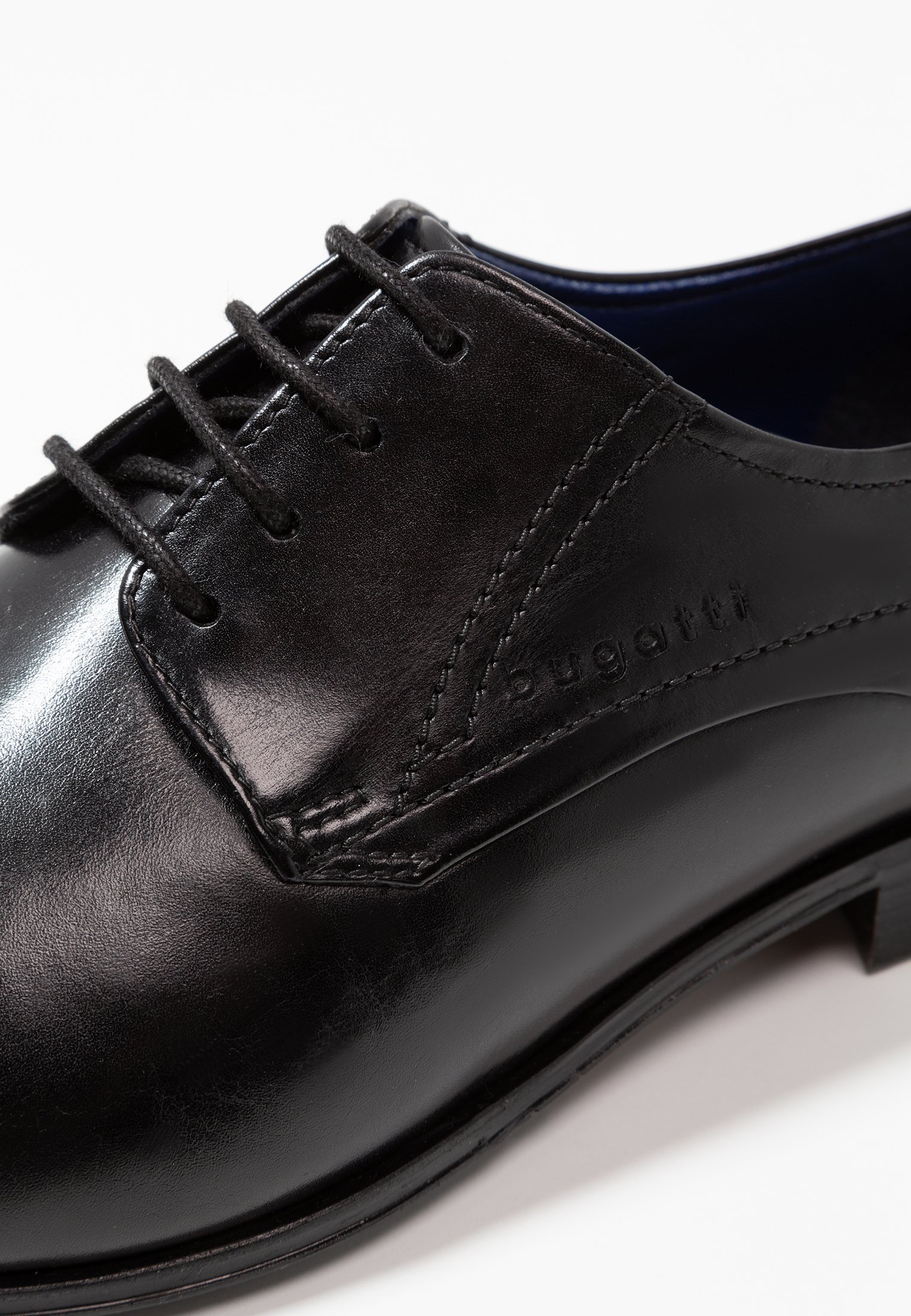 Šněrovací boty Bugatti Smart - černé