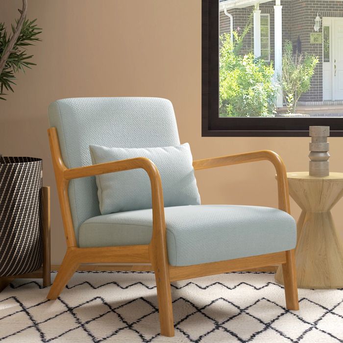 Sillón HOMCOM con estructura de madera maciza, asiento profundo, reposabrazos y tapizado en lino sintético gris claro.