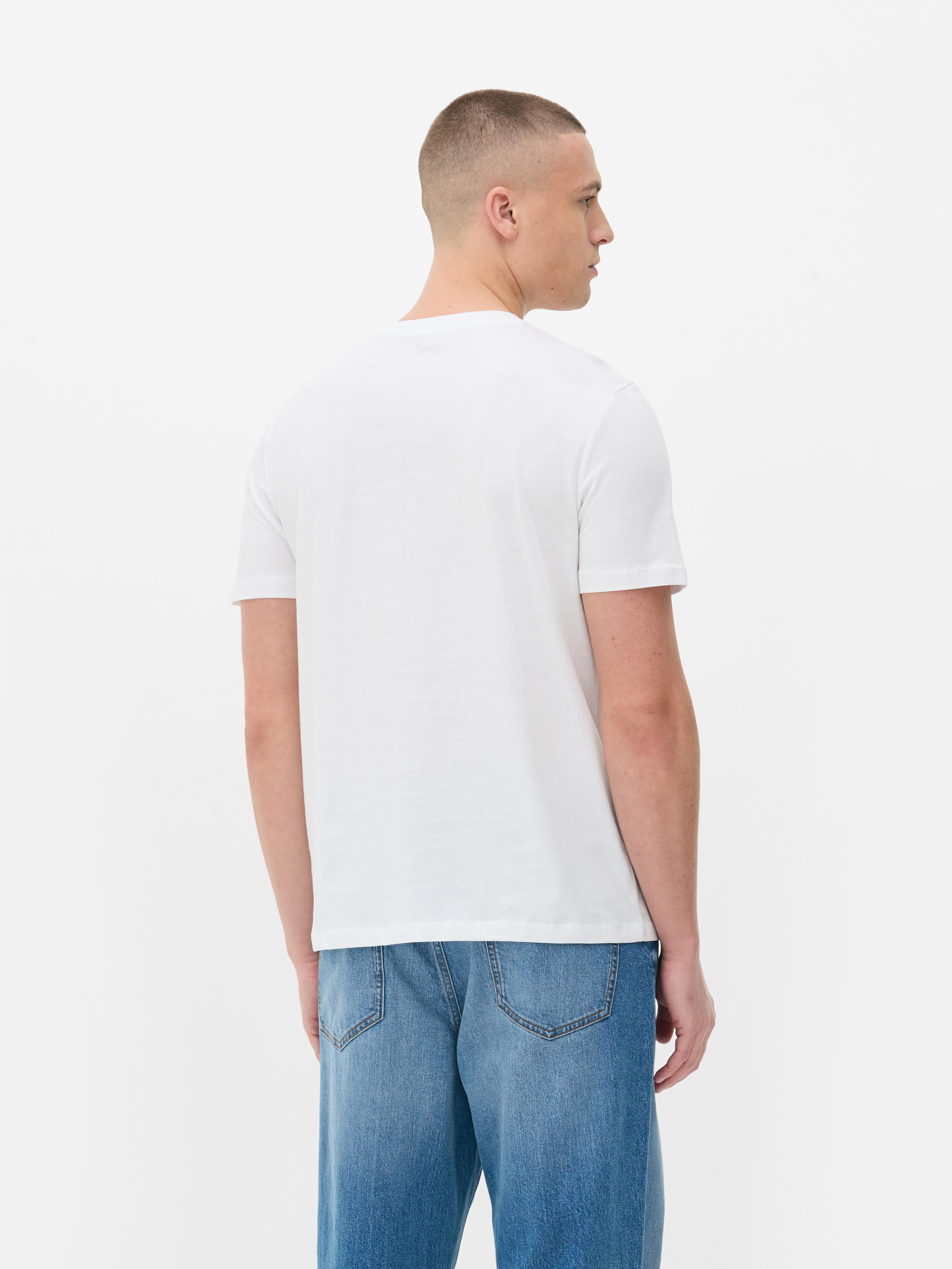 Tricou cu personajul Jujitsu Kaisen. Un tricou cu mânecă scurtă cu un design Jujitsu Kaisen.
