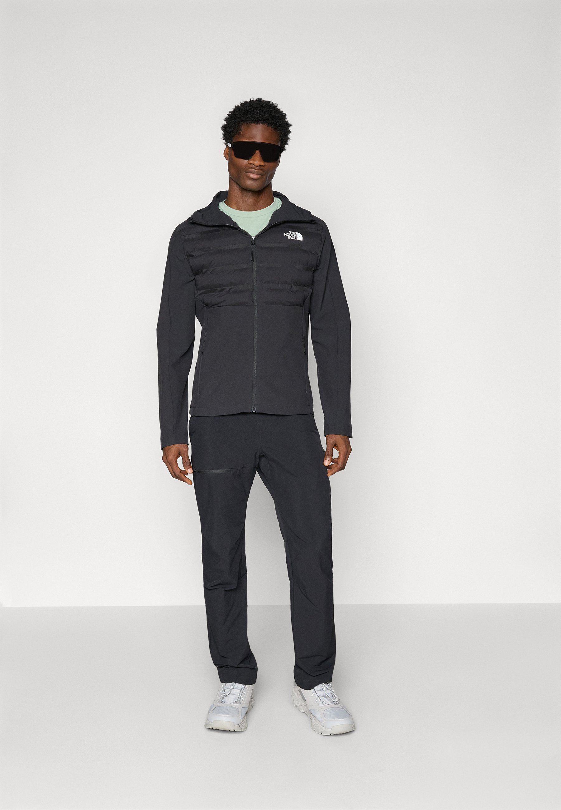 The North Face MOUNTAIN ATHLETICS CARI kapuutsiga jope - Talvejope - must