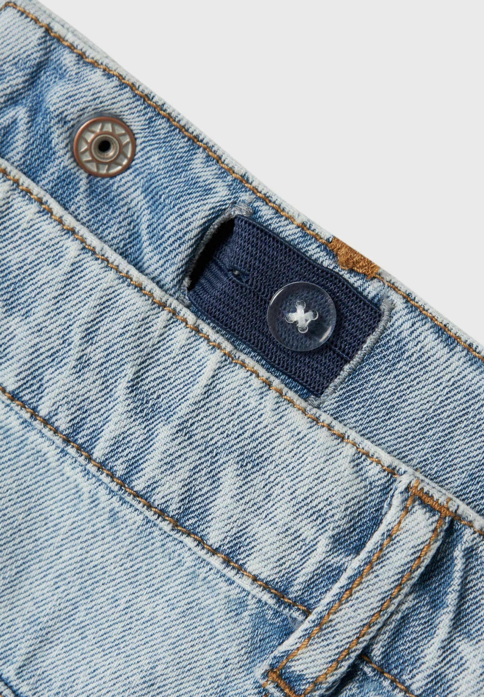 Dê o nome de Minissaia - jeans azul claro