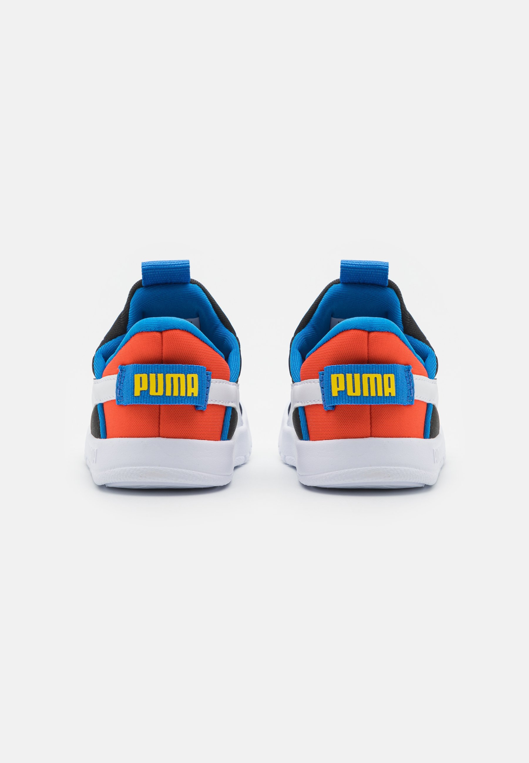 Puma COURTFLEX V3 SLIPTECH UNISEX - Løpesko - black/white/redmazing
