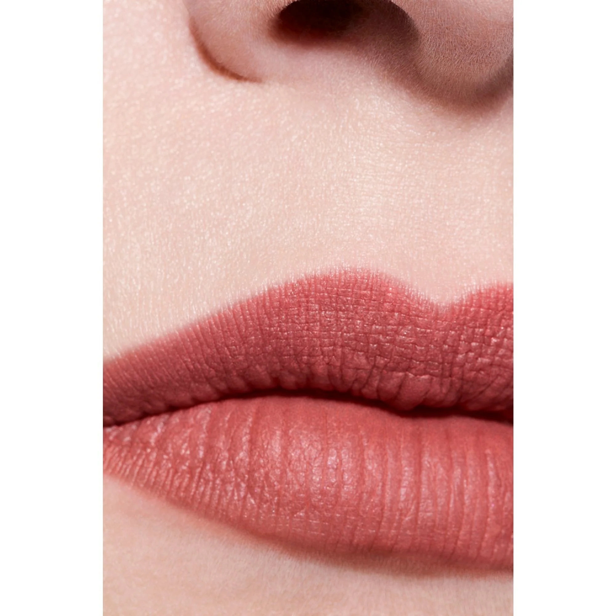 ROUGE ALLURE VELVET - IL ROSSETTO VELLUTATO LUMINOSO