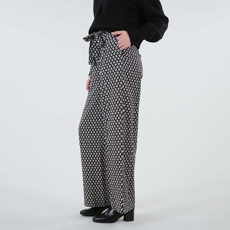 Pantaloni neri da donna