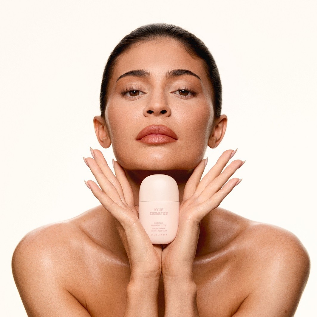 KYLIE COSMETICS Podloga Kylie Cosmetics Skin Tint Blurring Elixir - 2.5N, 30 ml - 30 ml