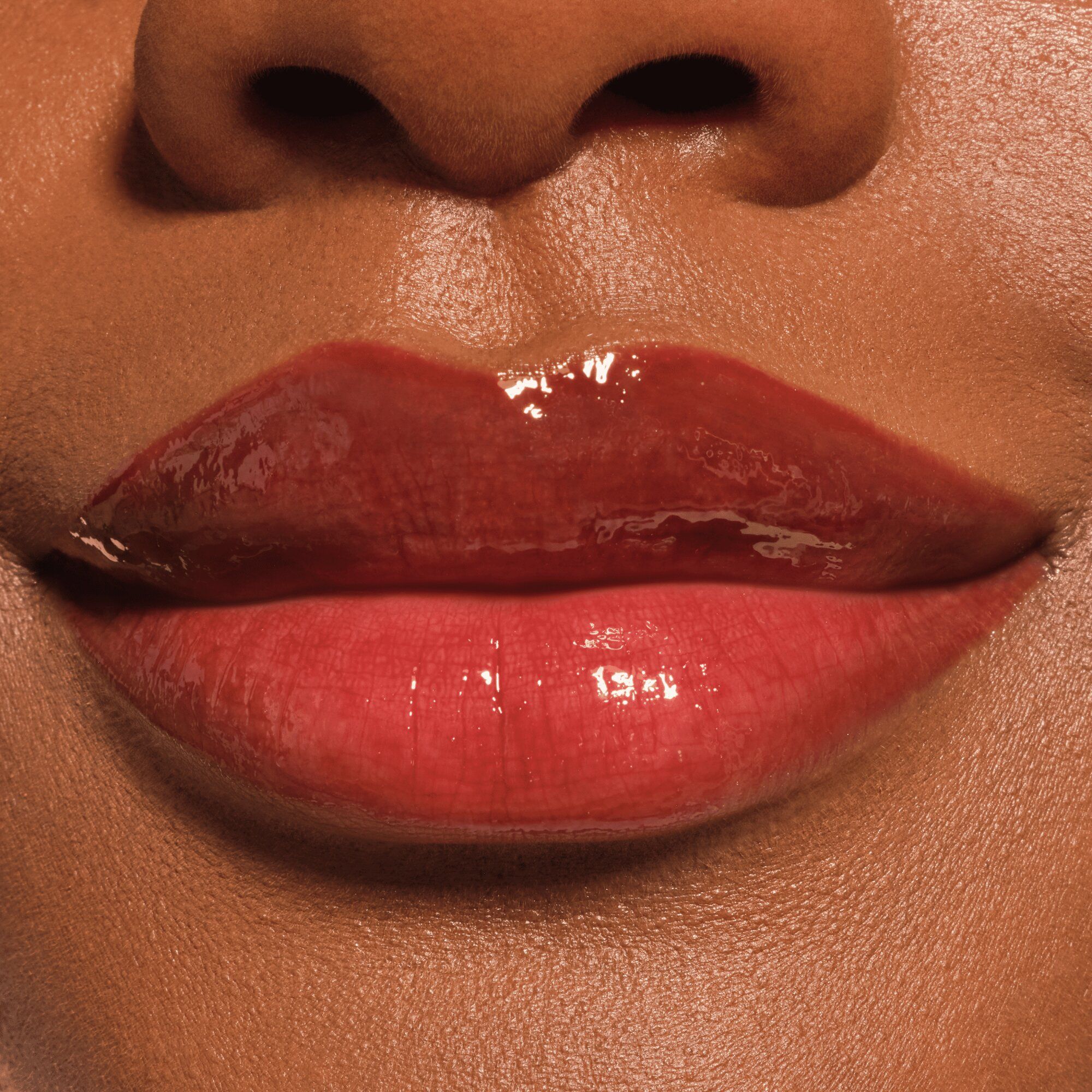 „Gloss Obsessed“ lūpų glazūra Lūpų blizgiai ir blizgesiai