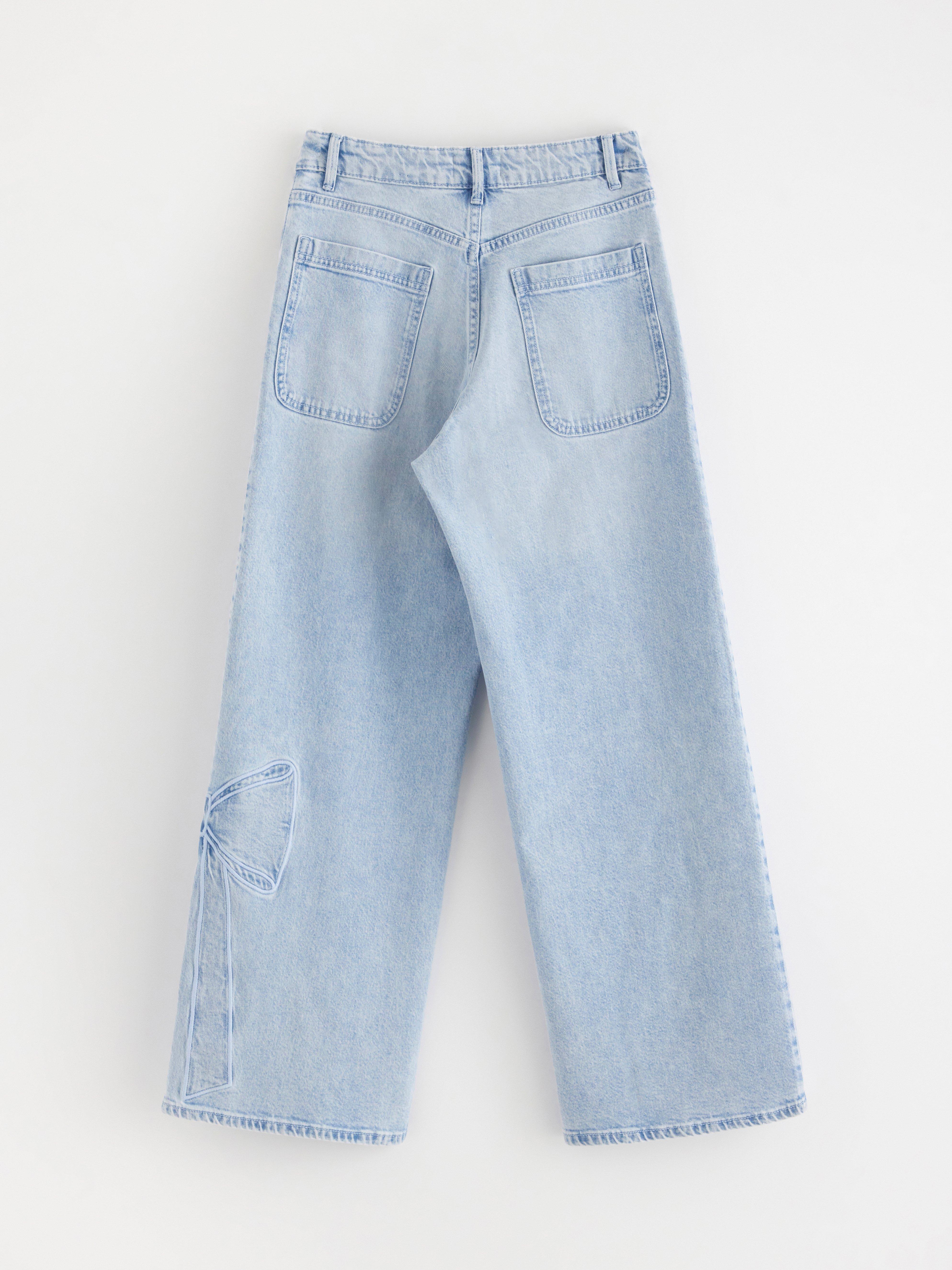 Vaqueros VEGA de pierna ancha con bordados, denim claro.