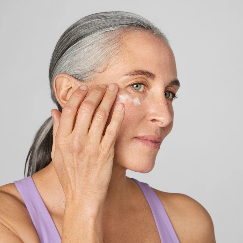 Clinique Smart Clinical™ Repair krema za korekcijo gub okoli oči