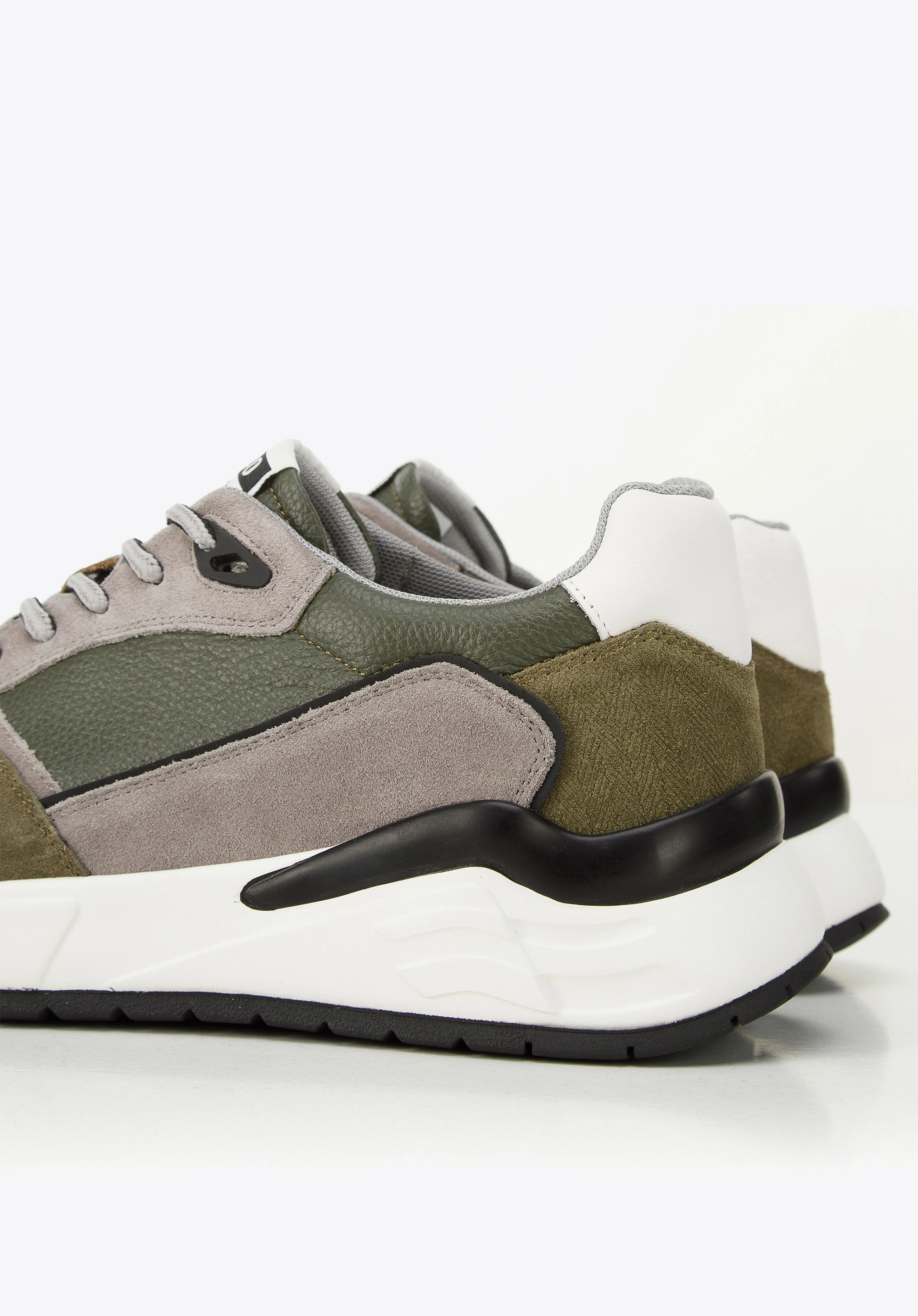 Męskie sneakersy skórzane z zamszowymi wstawkami zielono-szare