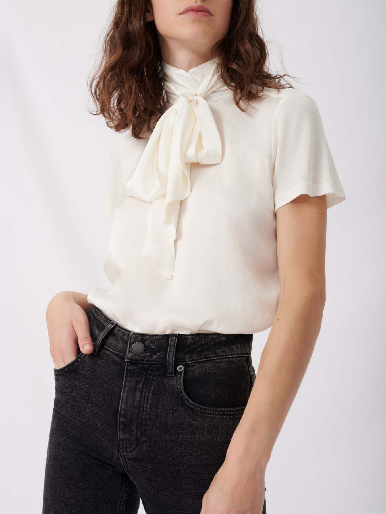 Tricou din satin cu monogramă Maje-Crudo