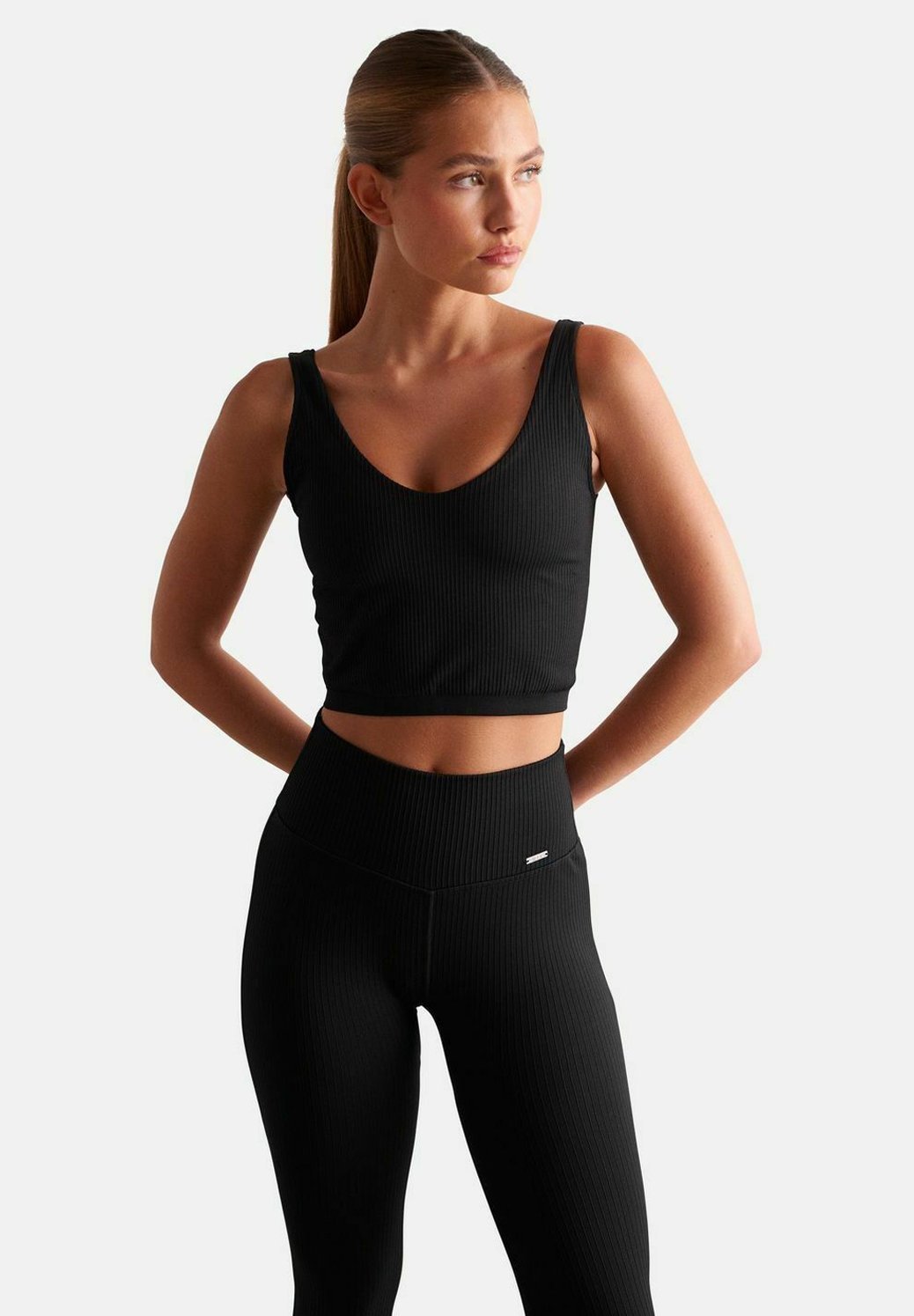 aim’n® RIBBED SEAMLESS BRALETTE - Light support sports bra - black