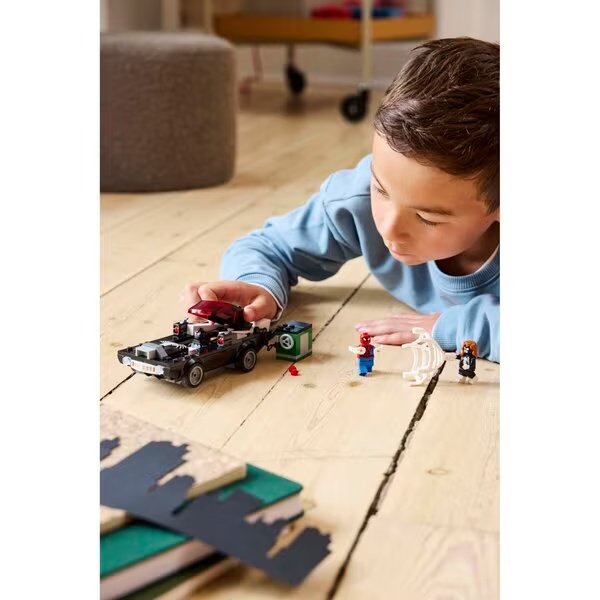 LEGO Marvel 76309 Spider-Man protiv Venoma Klasični automobil