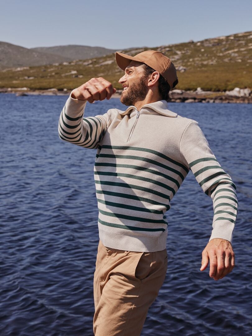 Golf w paski, zapinany na suwak – beżowo-zielony