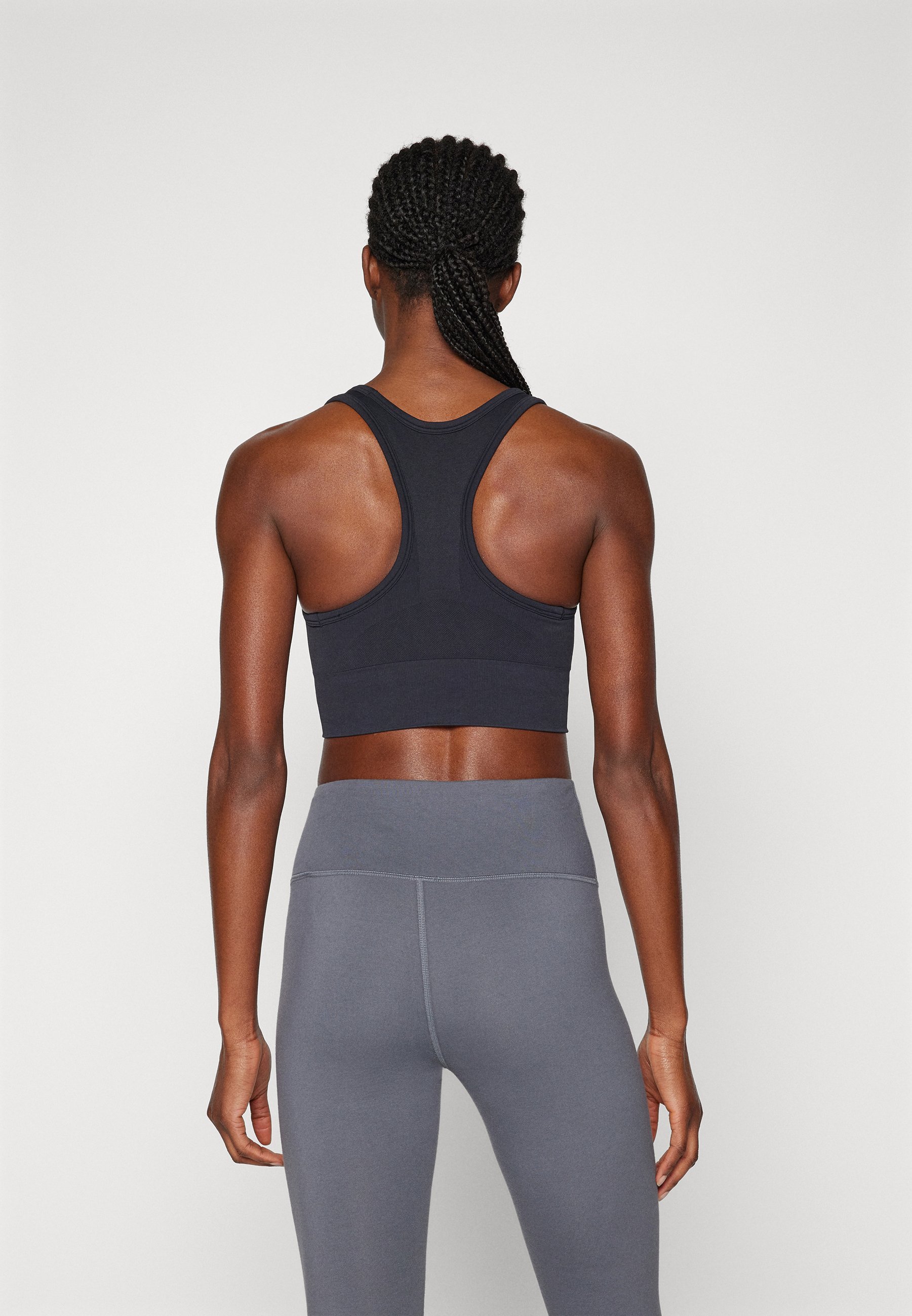 Under Armour VANISH SEAMLESS MID - Sutien sport cu susținere medie - negru/alb