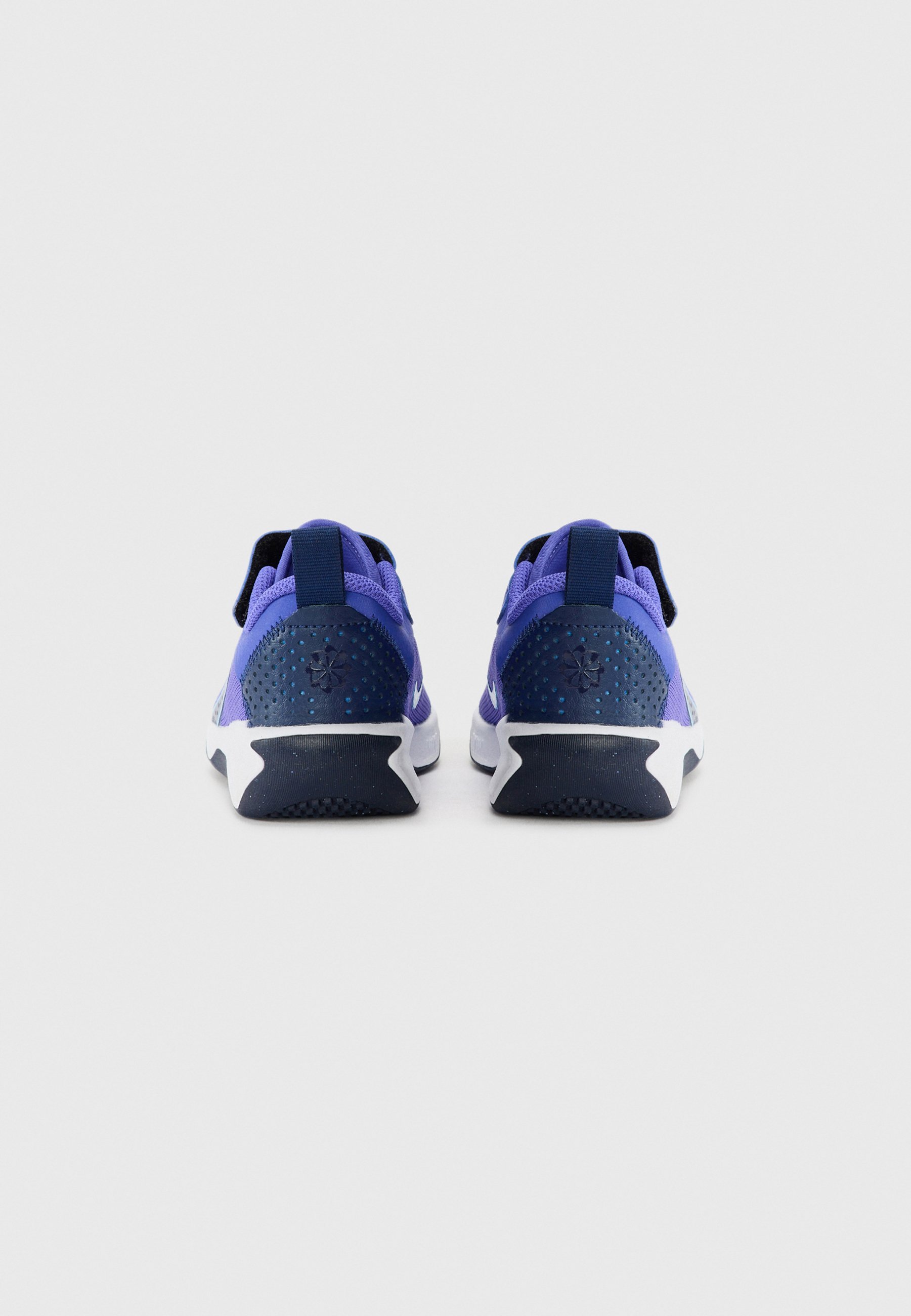 Nike Performance OMNI MULTI COURT UNISEX - Sneakers - persian violet/univ blue/blue void volt