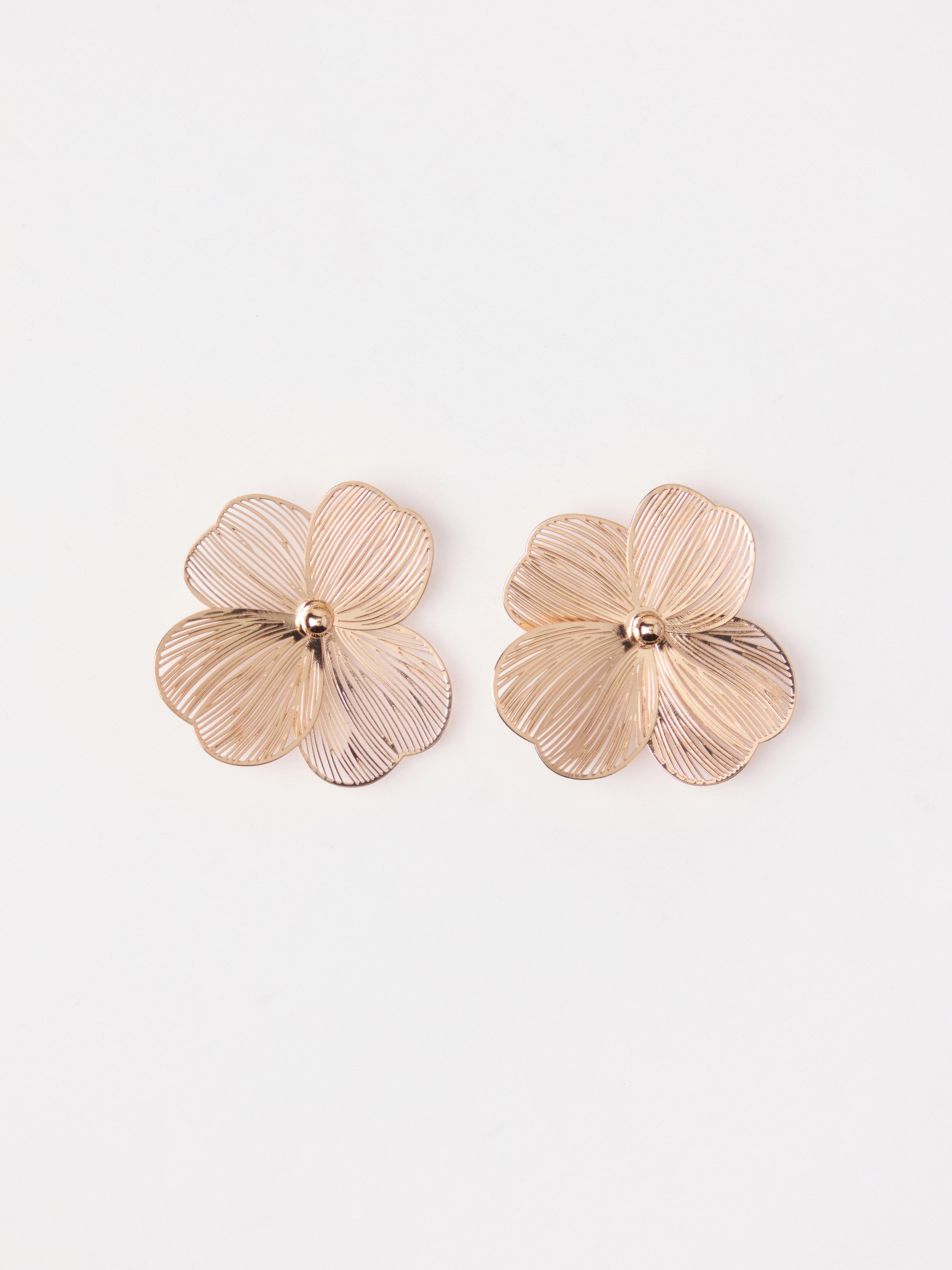 Brincos com flores em ouro