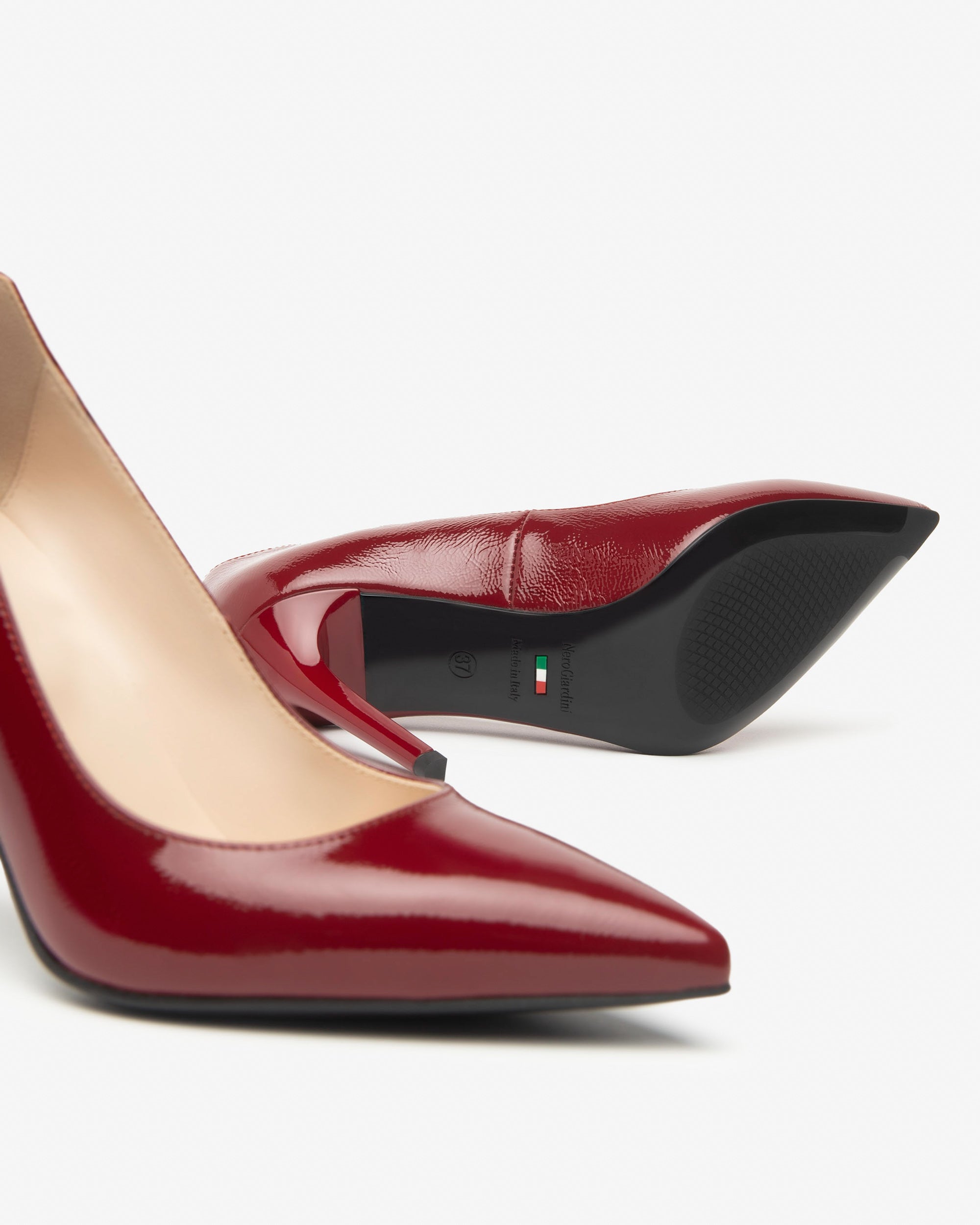  Damen-Pumps aus Lackleder