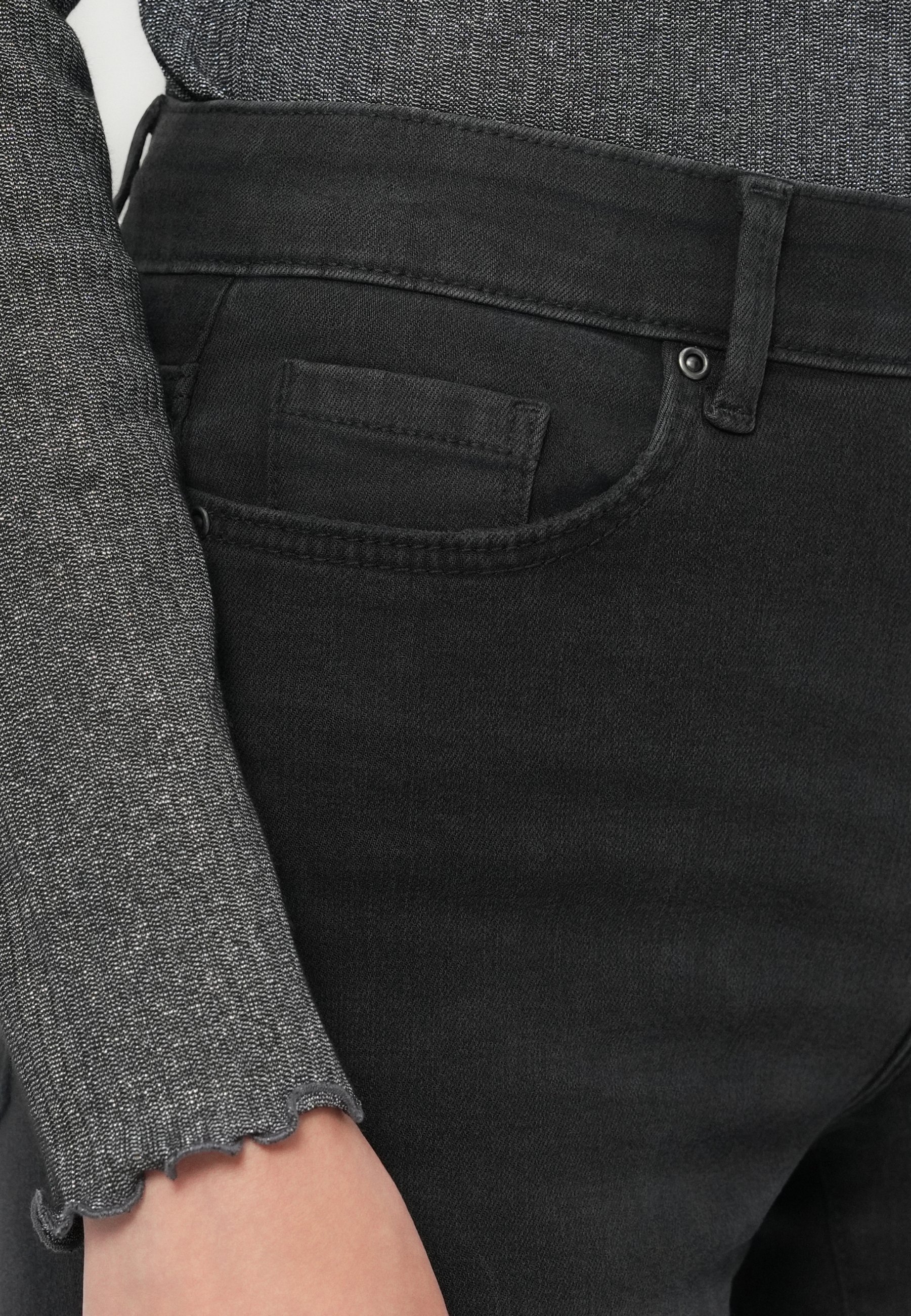 ONLY ONLLUSH RETRO FLARED - Uitlopende jeans - gewassen zwart