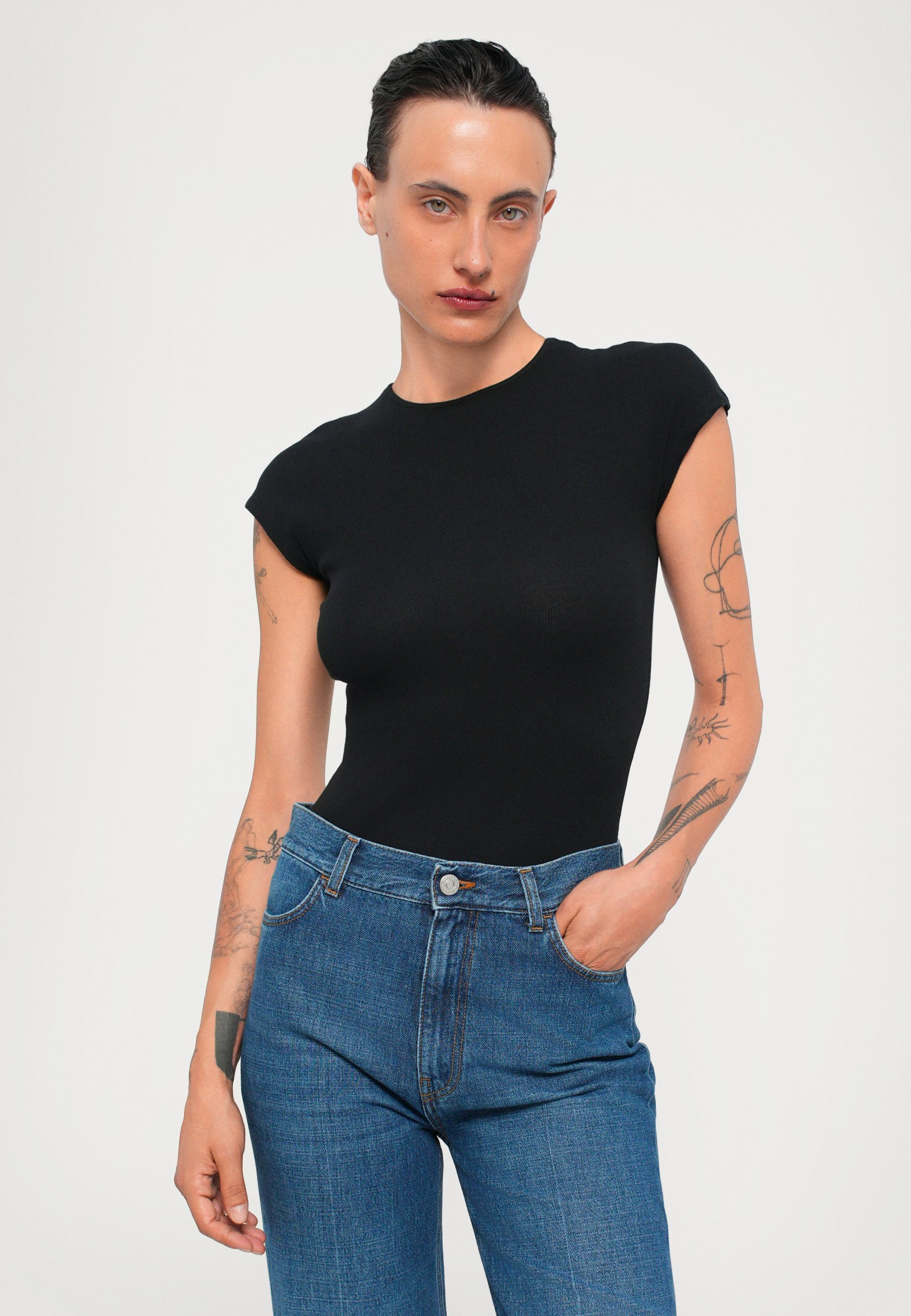 Rodebjer OTTA BODY - Lihtne T-särk - must