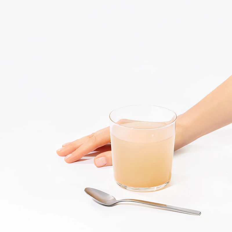 Sachês de suplemento alimentar GlowMe da Health Labs Care para uma pele radiante.