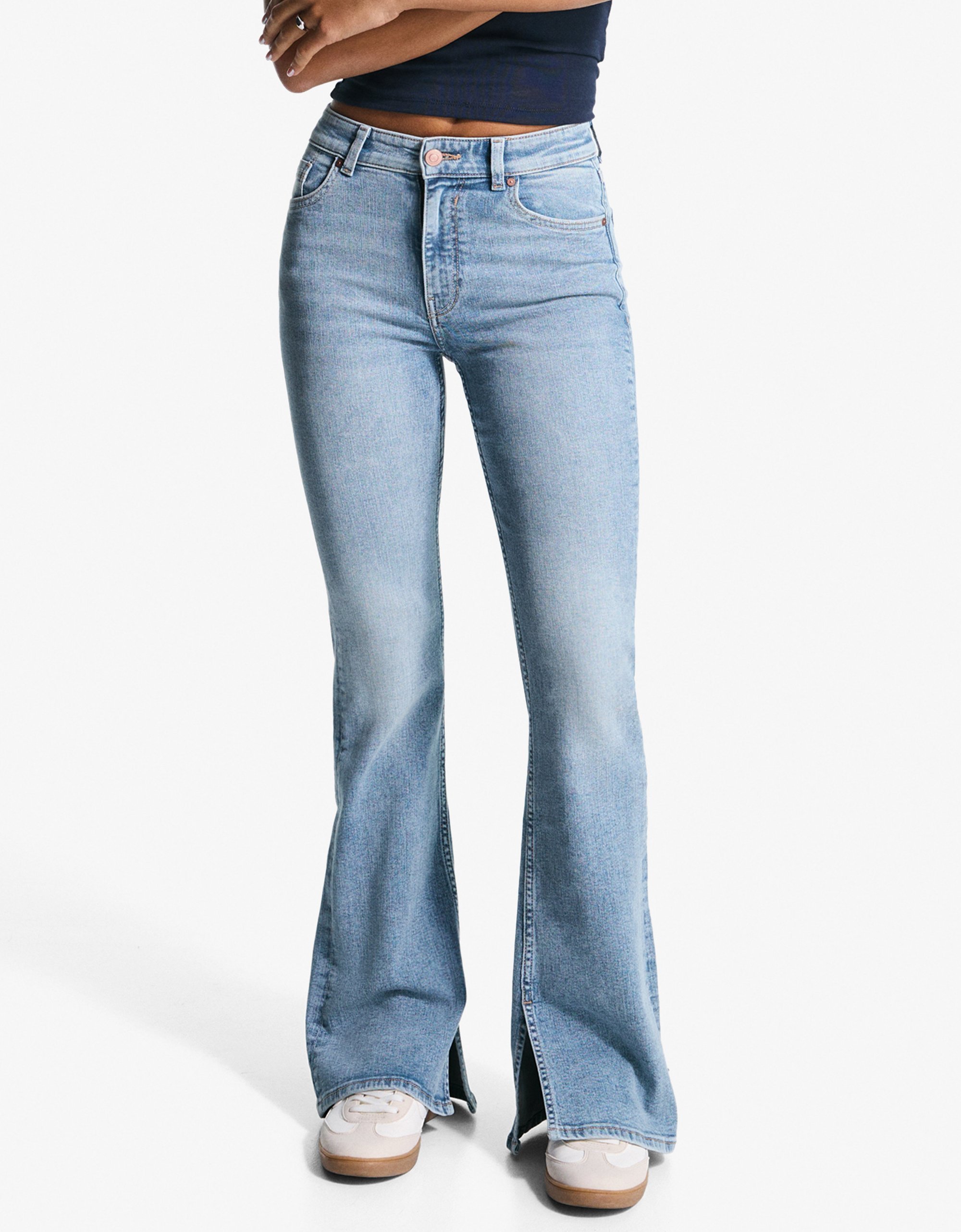 Bershka SPLIT-HEM - Jeans a zampa - denim azzurro