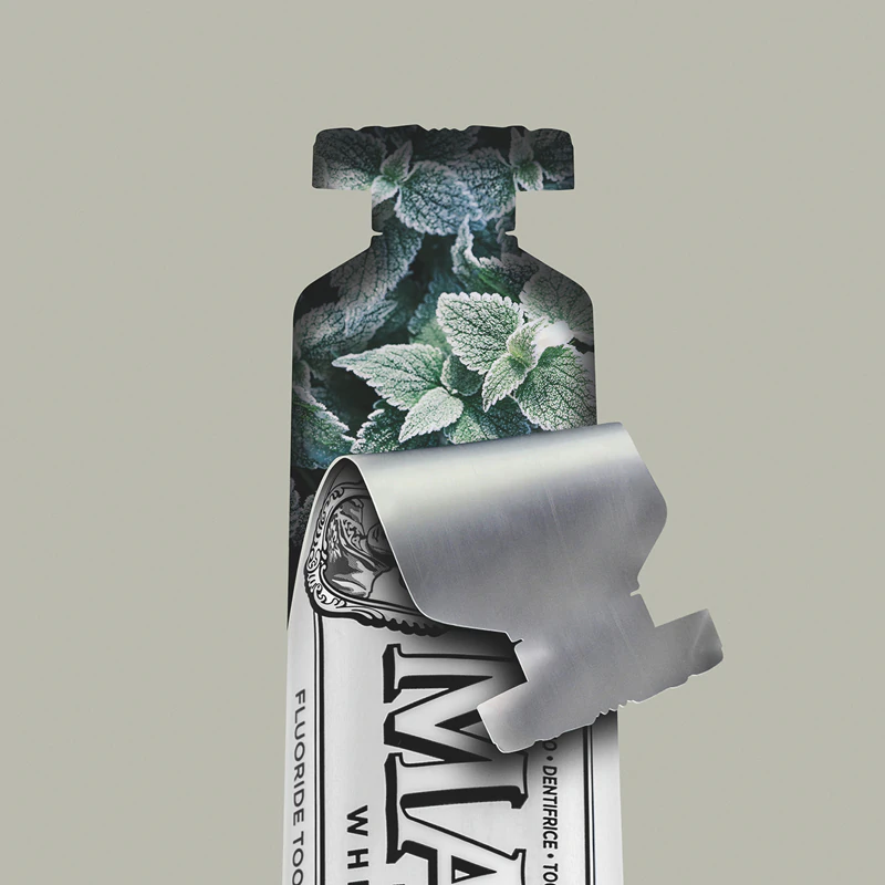 Pasta de dentes Marvis Whitening Mint com efeito clareador