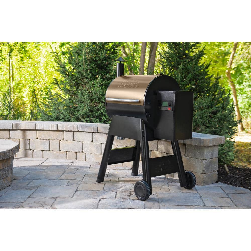 Pro 575 WLAN-Pelletgrill und Smoker in Bronze