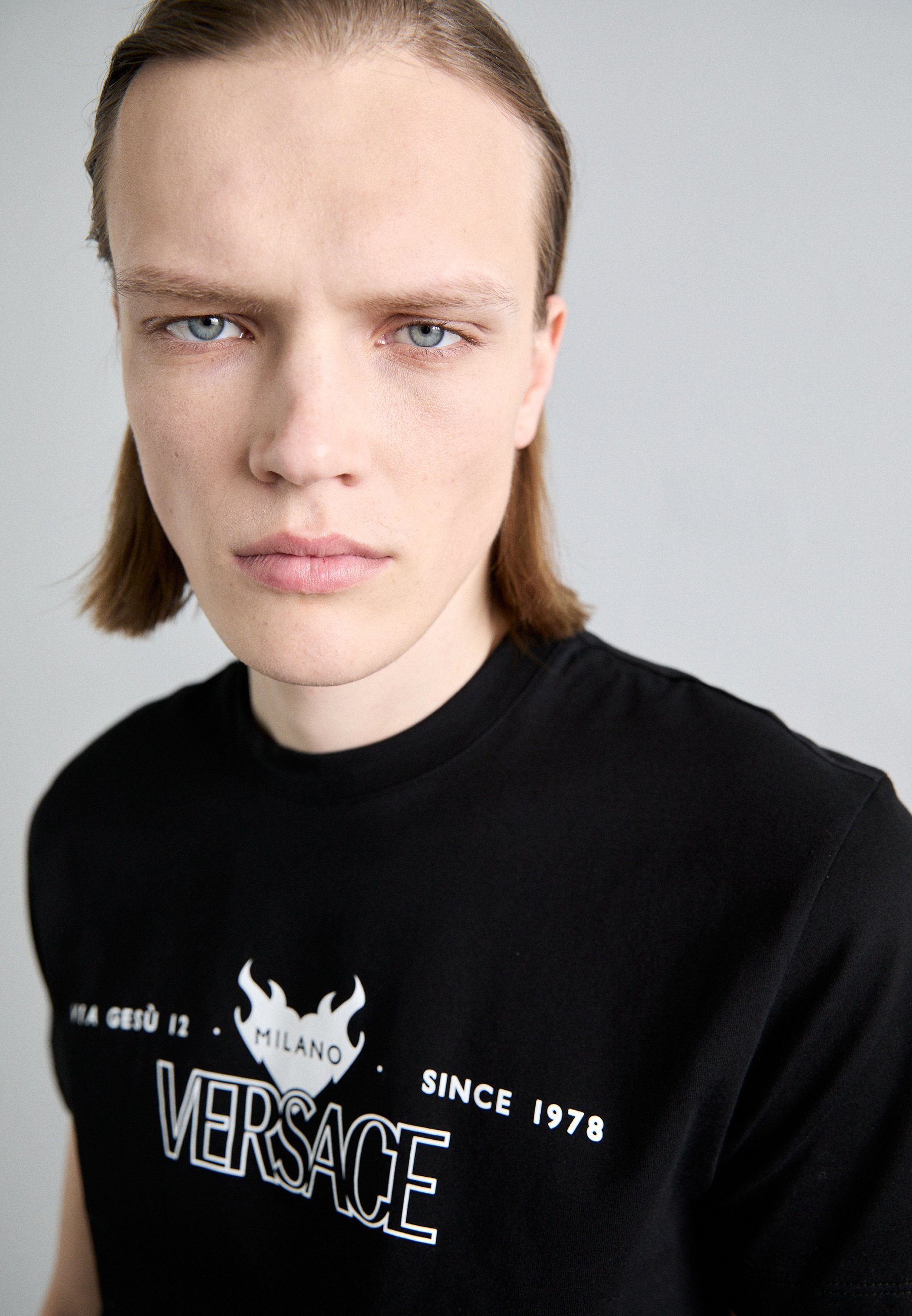 Versace COMPACT LOGO - T-shirt met print - zwart