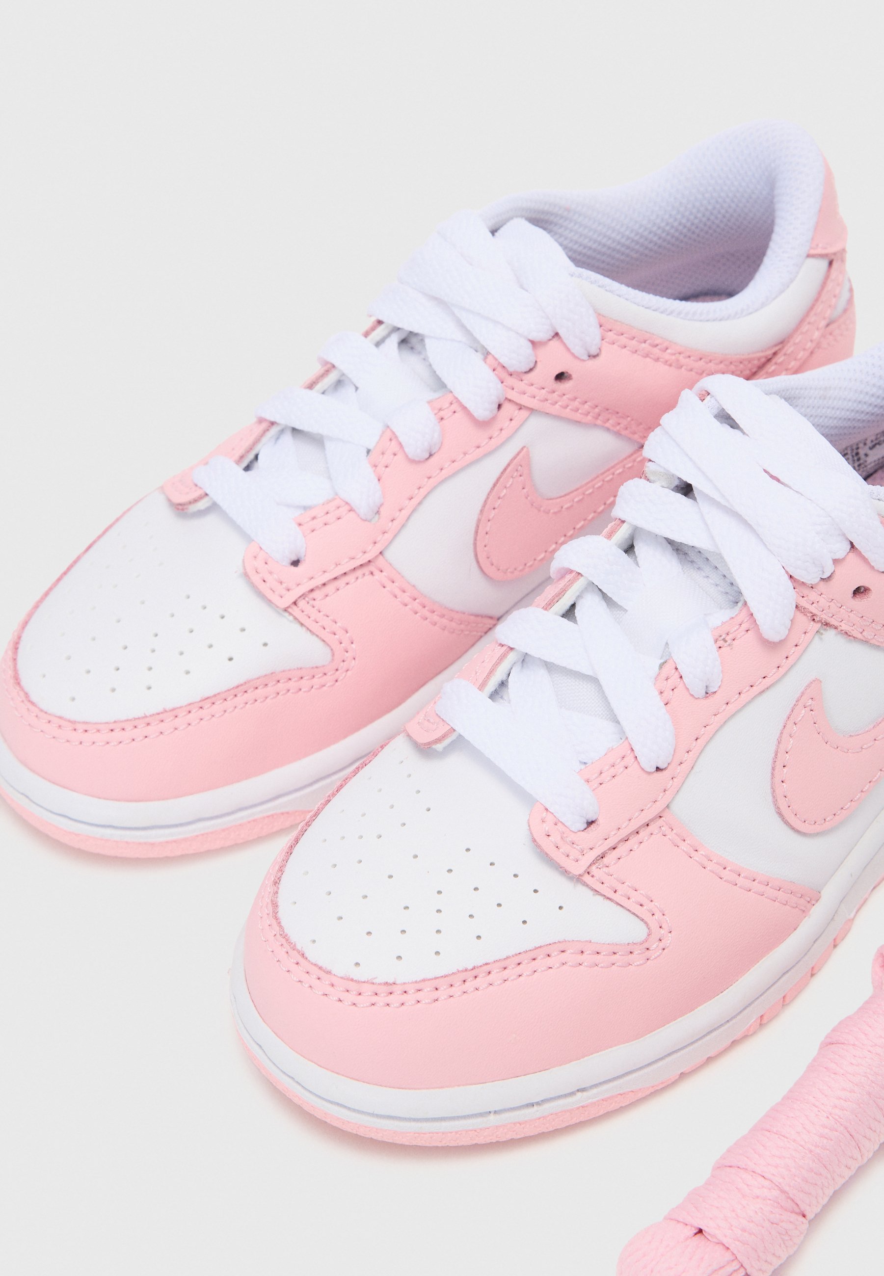 Nike Sportswear DUNK LOW UNISEX - Scarpe da ginnastica - bianco/rosa tenue medio/bianco