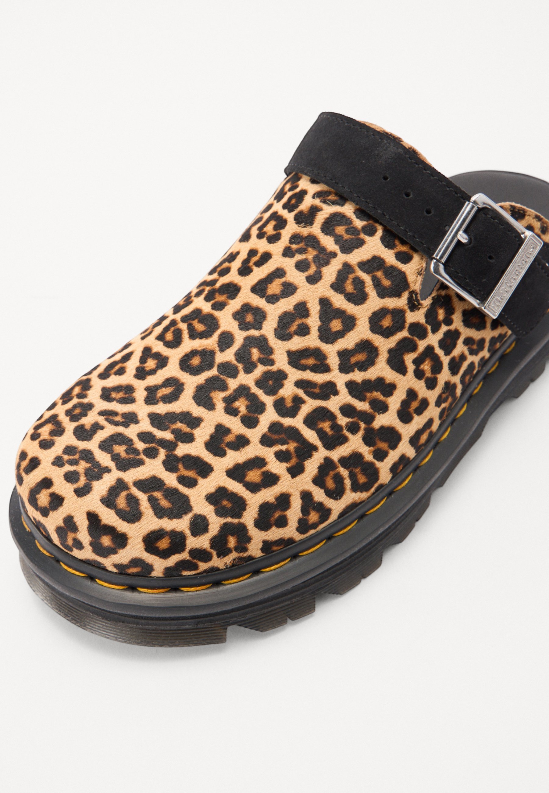 Dr. Martens ZEB ZAG UNISEX - Pantofle - hnědá
