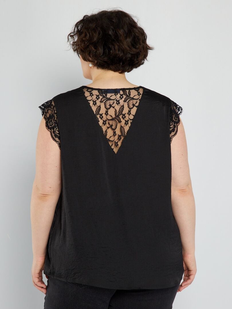 Blusa con escote en V y encaje - Negra