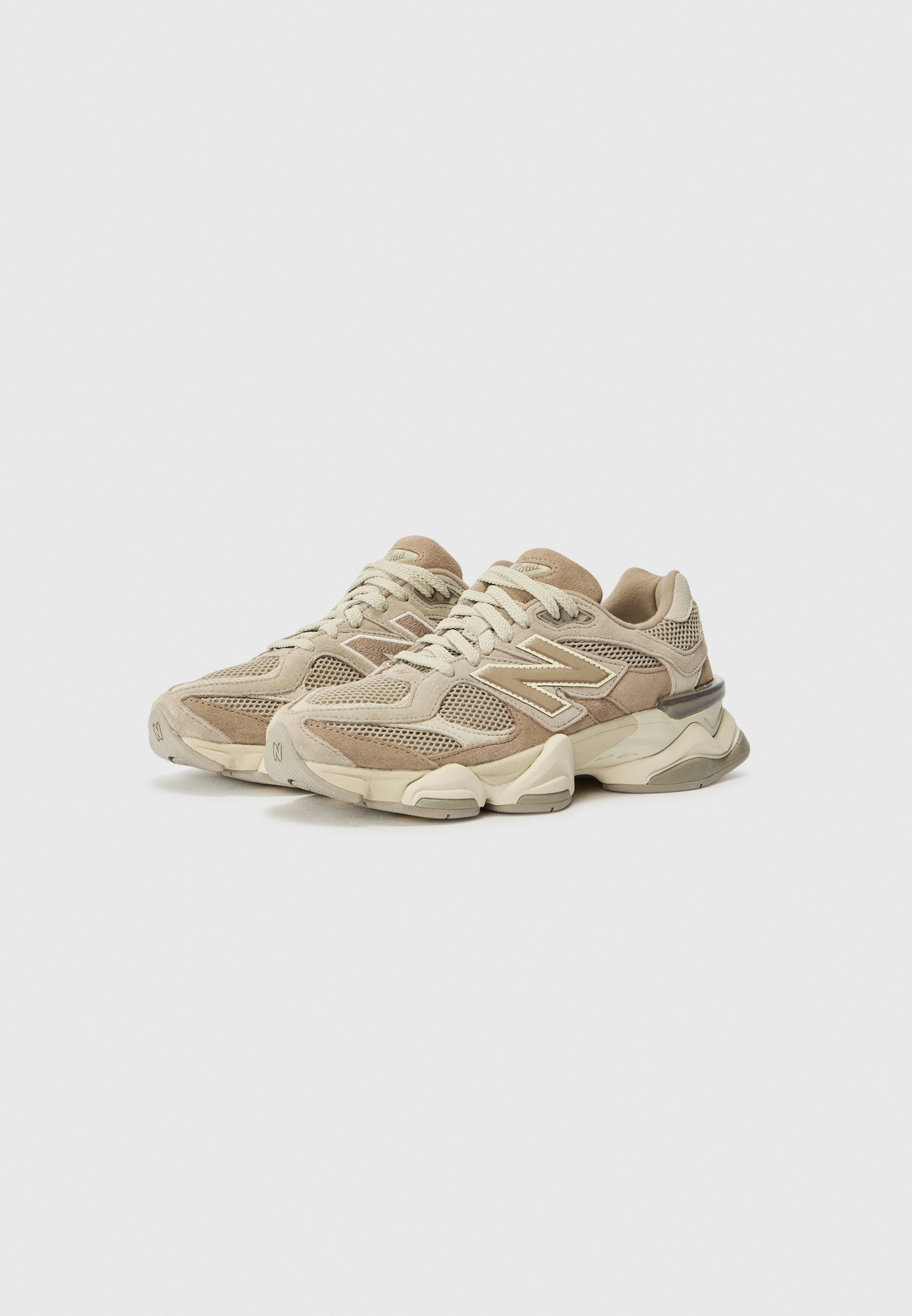 New Balancen matalavartiset lenkkarit