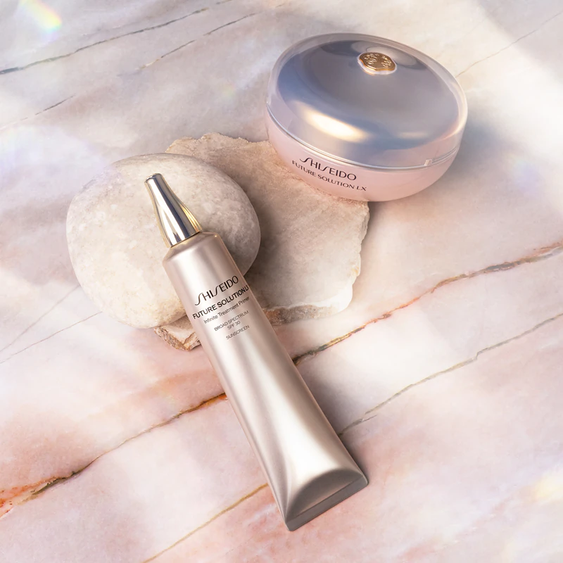 Shiseido Future Solution LX Base Iluminadora e Suavizante FPS 30