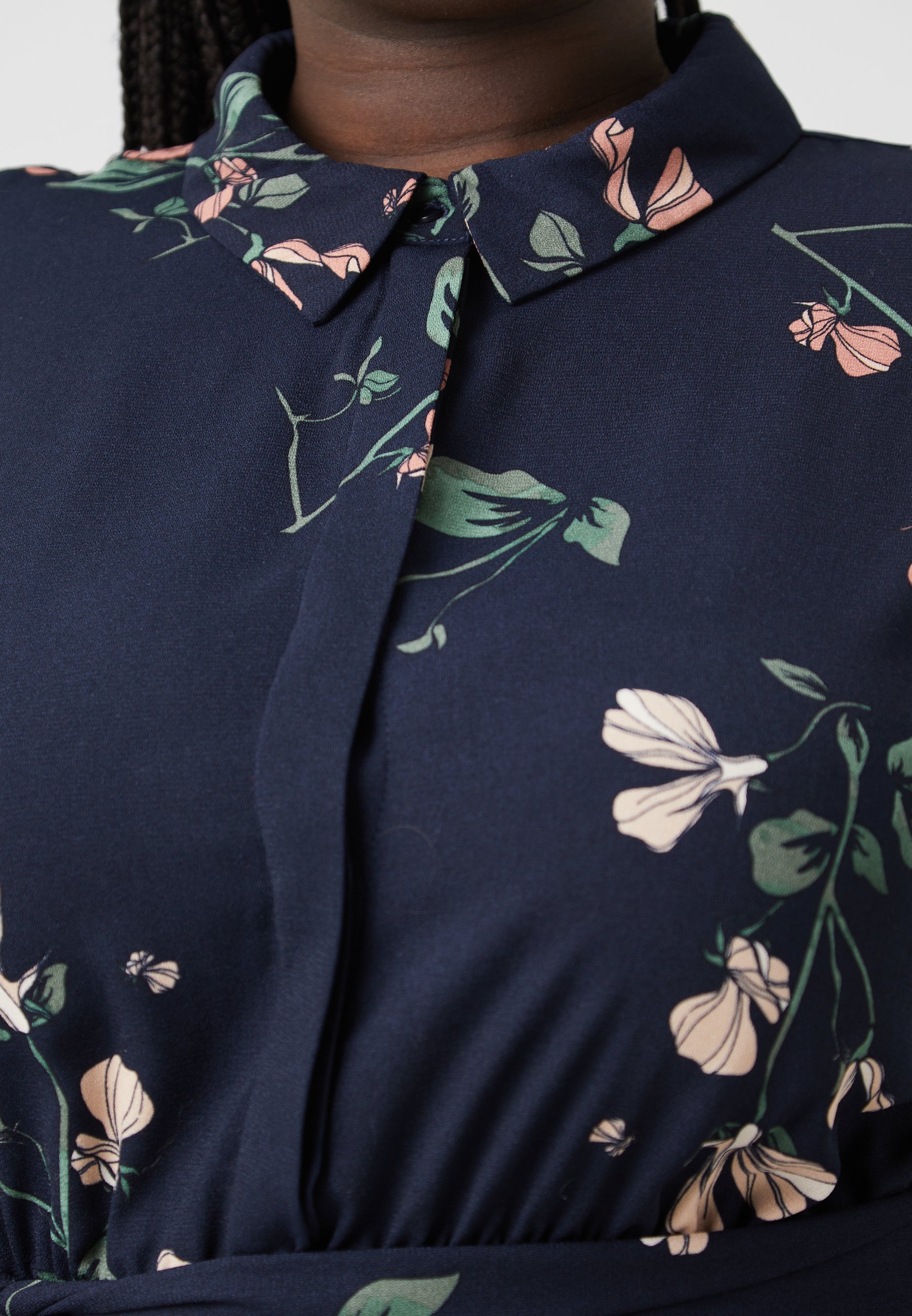 Vero Moda Curve VMNEWHALLIE LANGE JURK - Maxi-jurk - nachtelijke hemel