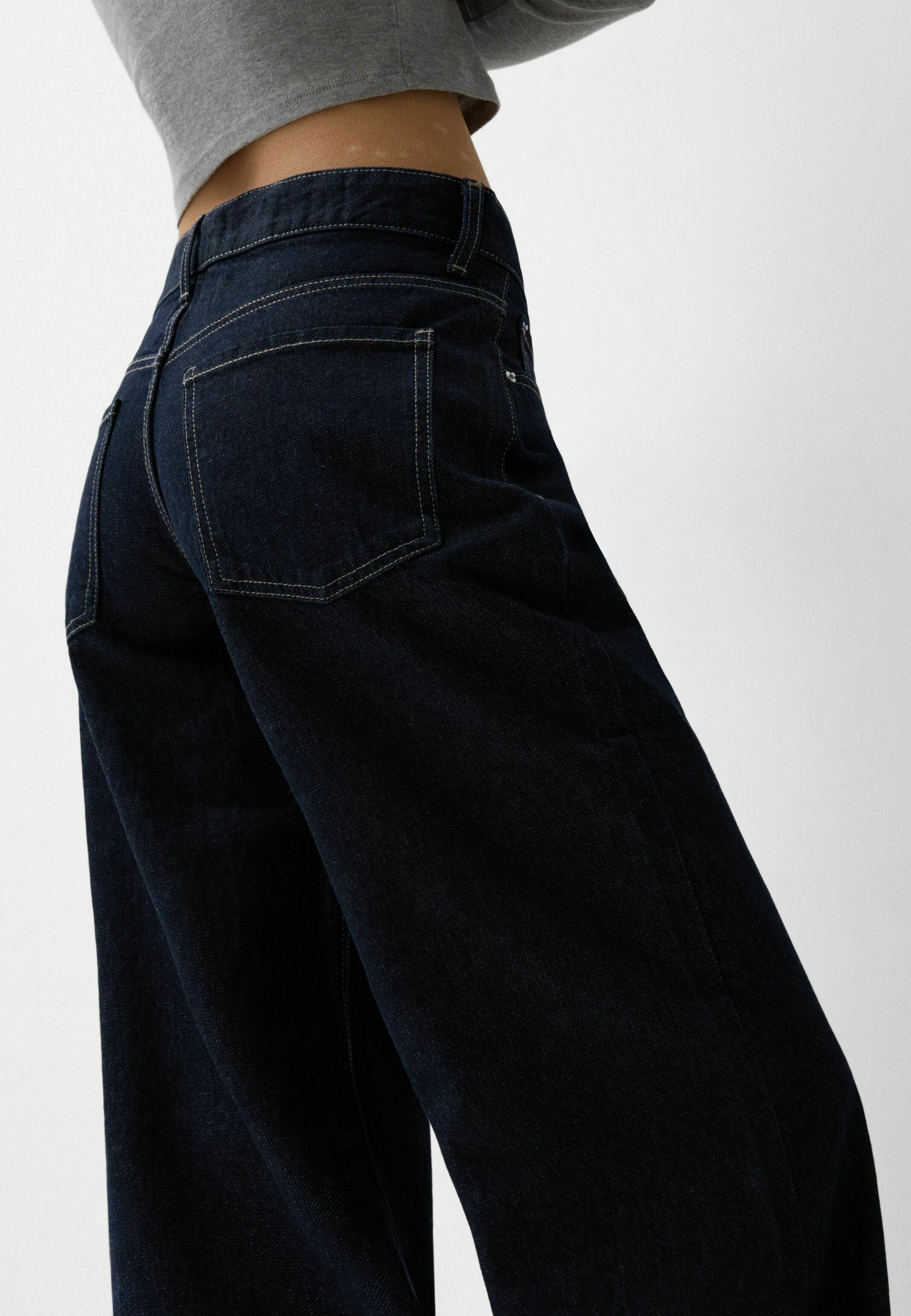 Bershka BOYFRIEND - Relaxed fit jeans - donkerblauw
