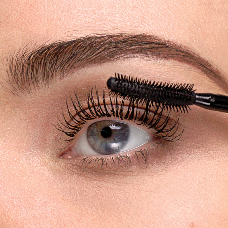 MAYBELLINE NEW YORK Lash Sensational waterproof mascara die de wimpers verlengt, krult en volume geeft.