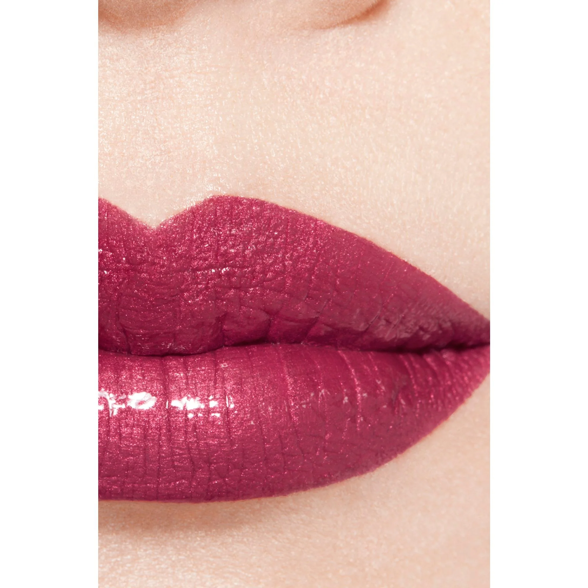 ROUGE ALLURE LAQUE - IL ROSSETTO FLUIDO BRILLANTE TENUTA ESTREMA
