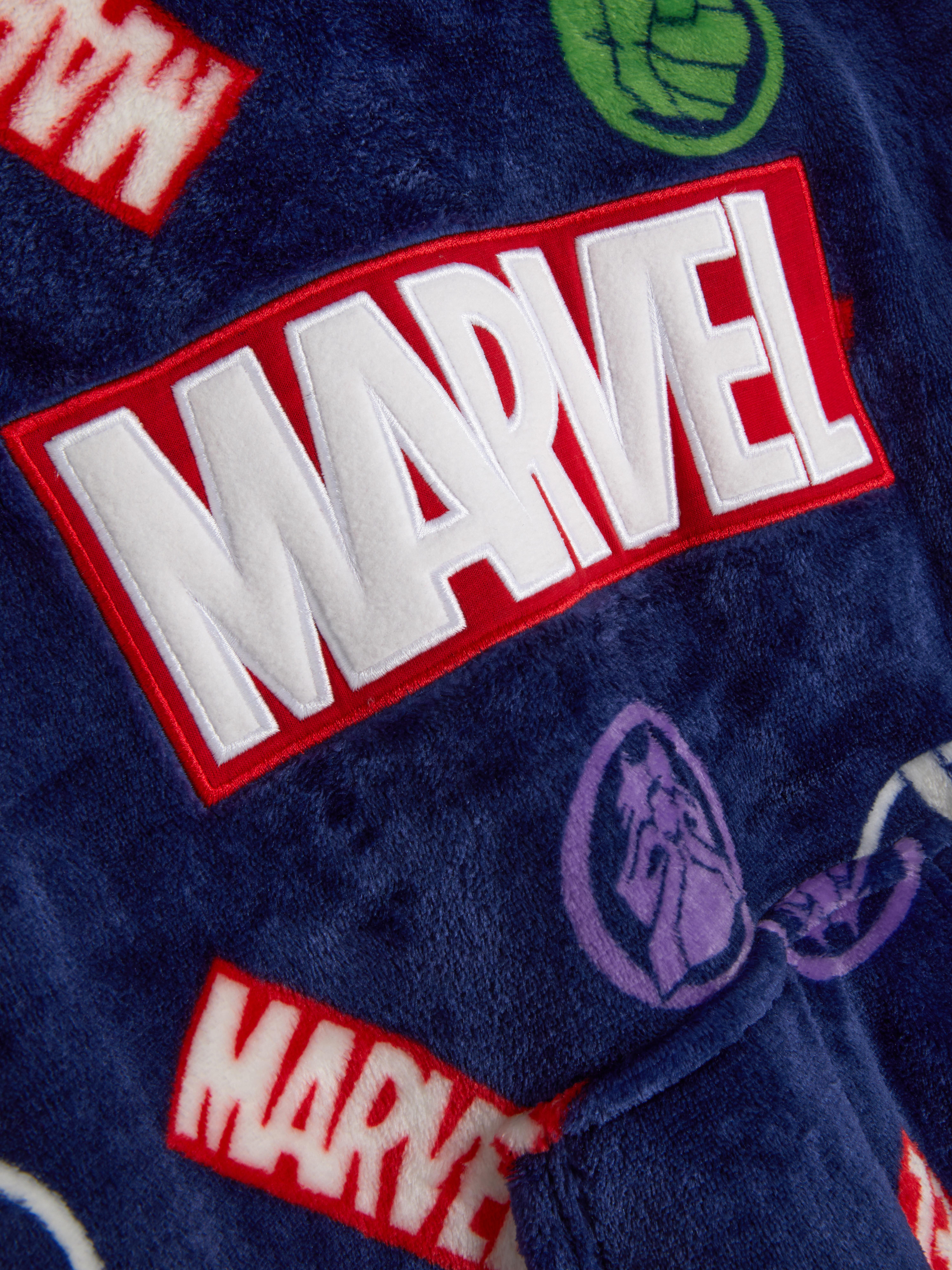 Pisică pentru copii cu logo-ul Marvel Avengers. O pisică confortabilă cu un imprimeu cool al Avengers.