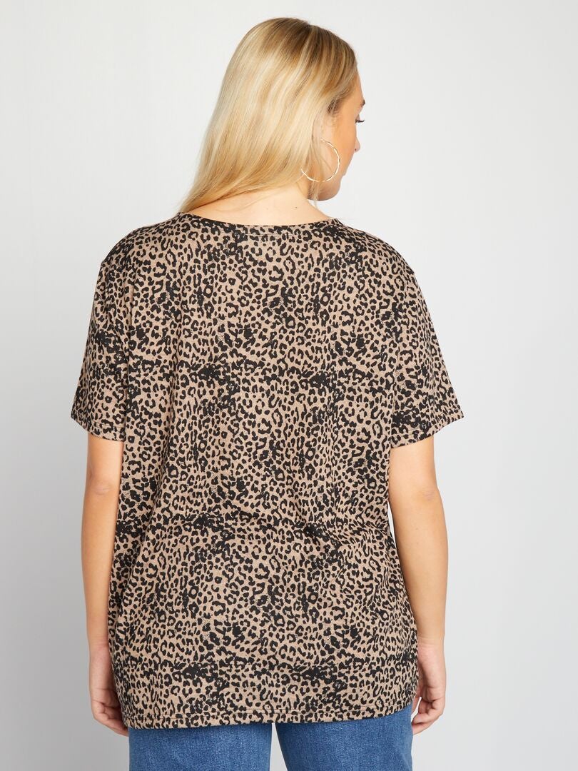 Camiseta de cuello redondo con estampado de leopardo - MARRÓN