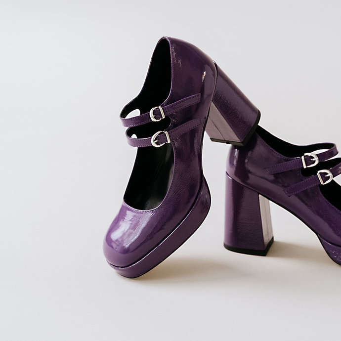 Babies à doubles brides et plateformes  en vernis plissé violet